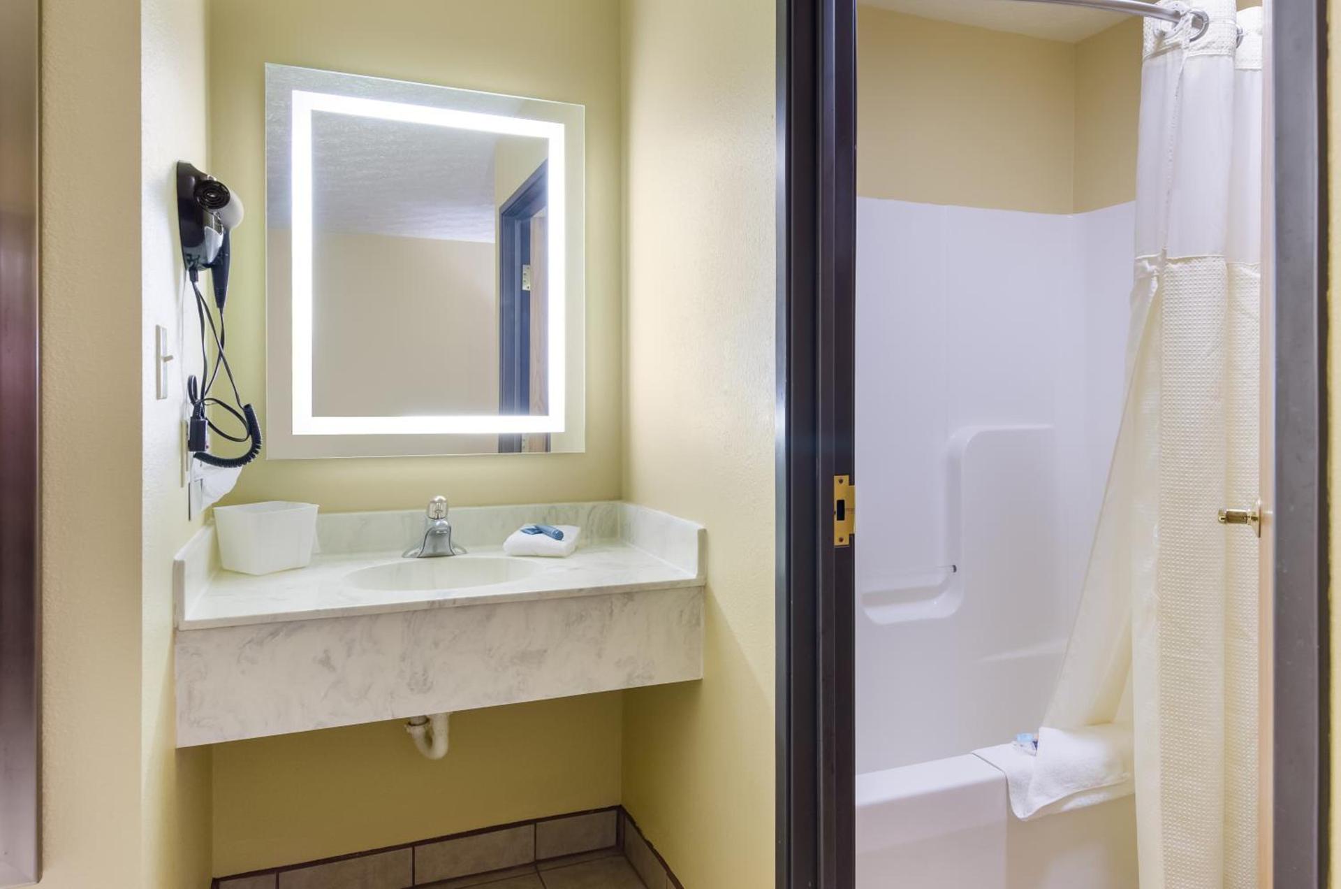Americas Best Value Inn & Suites Independence VA photo 17