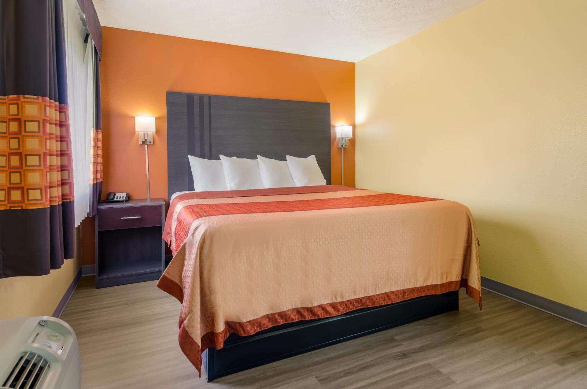 Americas Best Value Inn & Suites Independence VA photo 21
