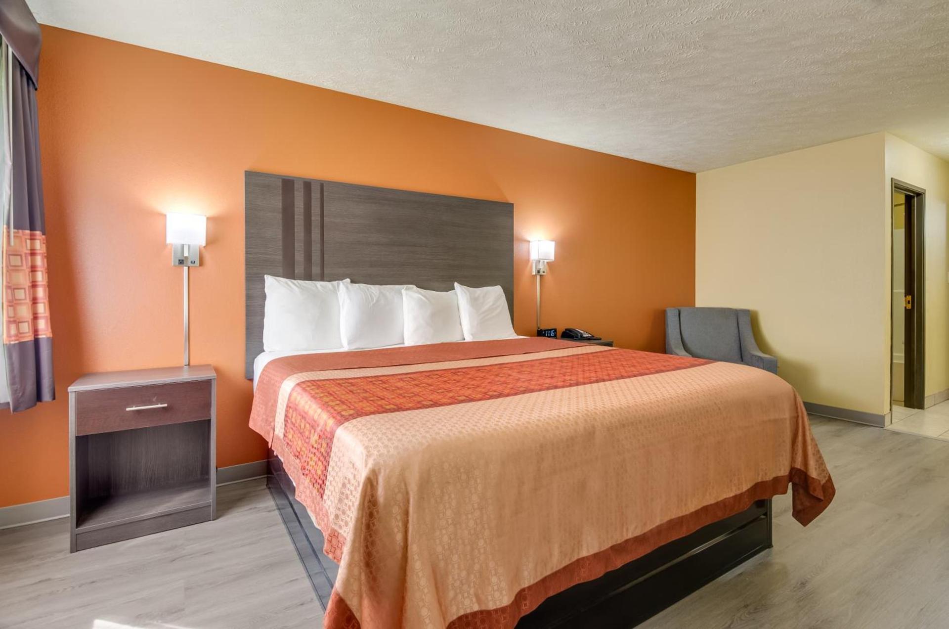 Americas Best Value Inn & Suites Independence VA photo 19