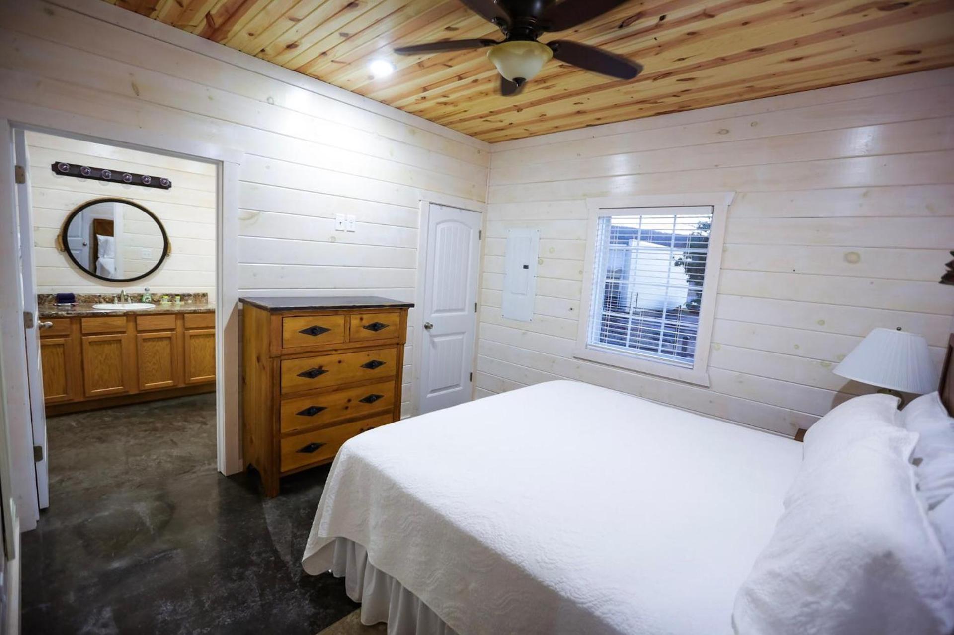 Knotty Squirrel Cabins photo 74