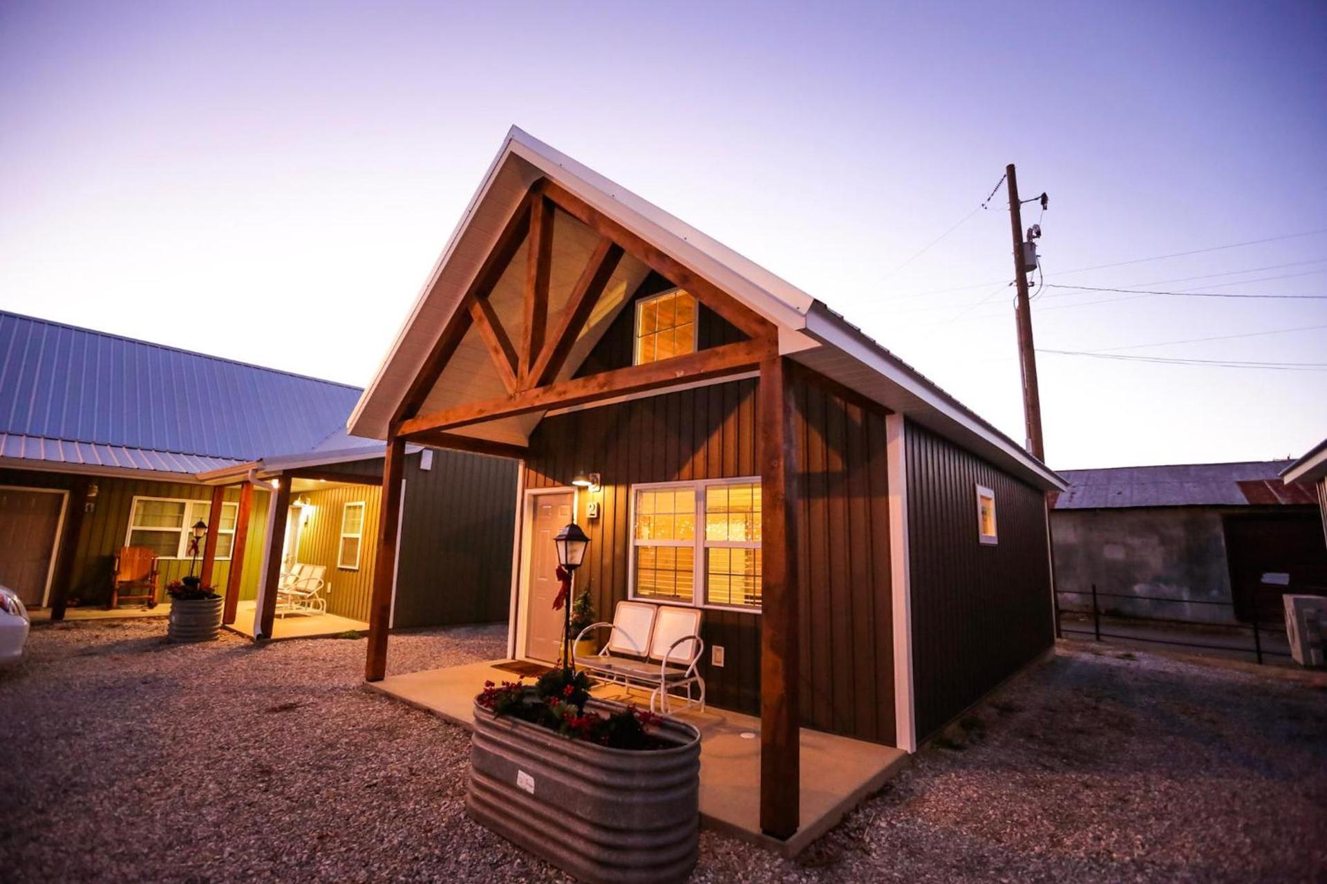 Knotty Squirrel Cabins — hotel in Mountain View