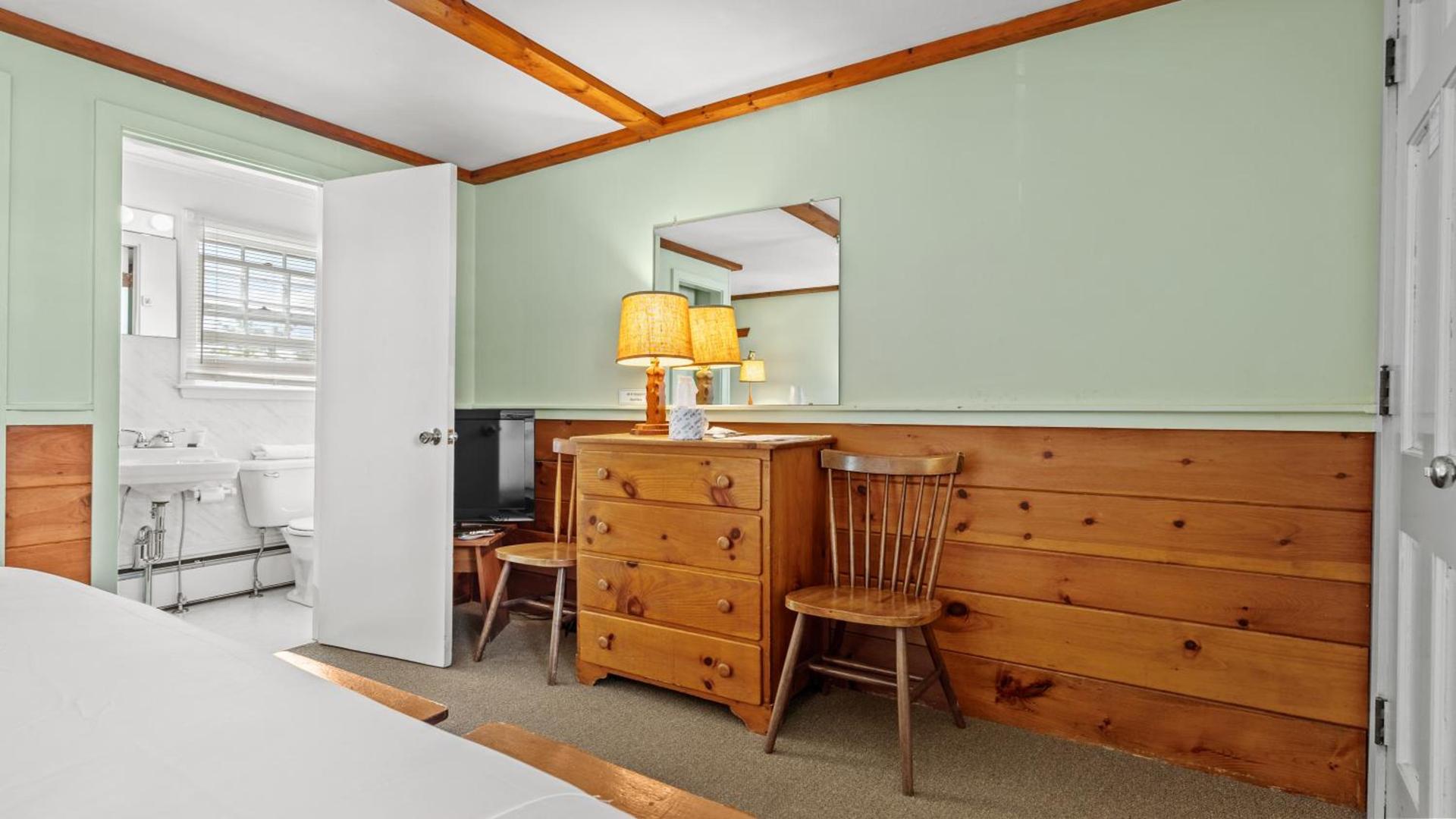 Mid-Town Motel photo 13