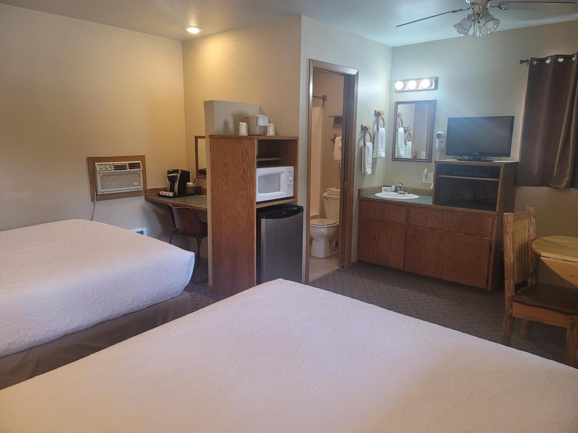 Riverfront Motel & Cabins photo 52