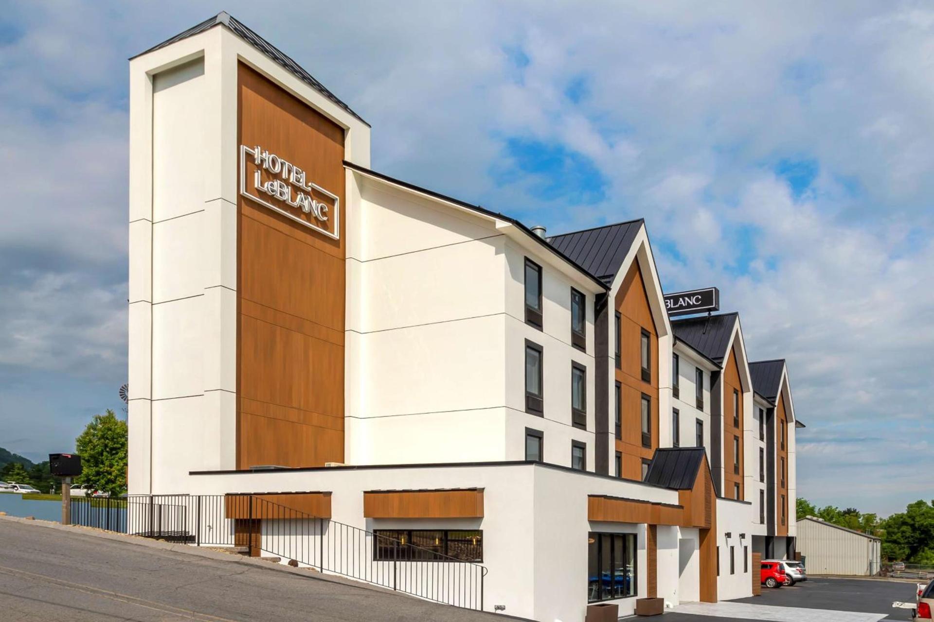 Garner Hotel Pigeon Forge Downtown by IHG photo 26