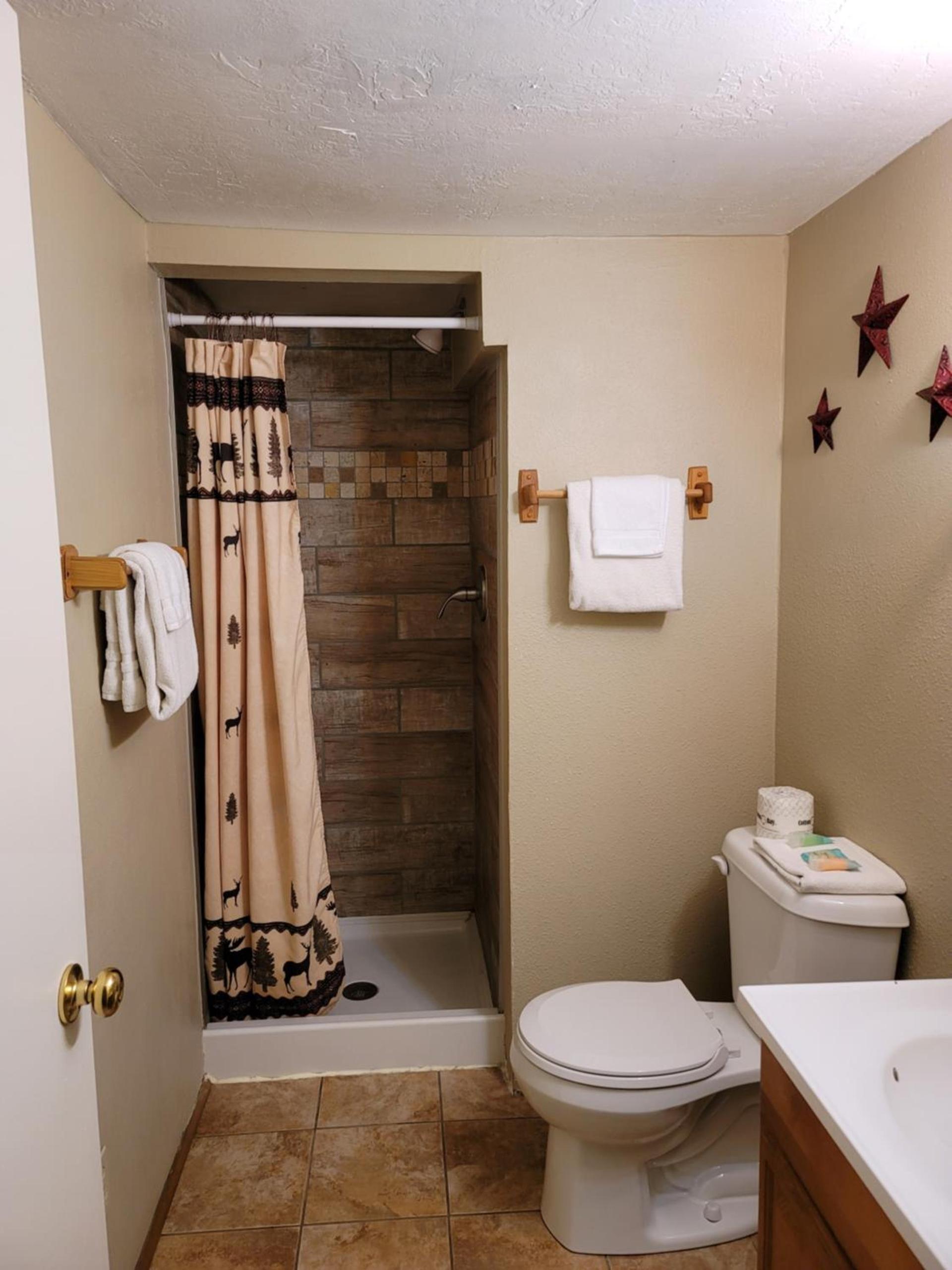 Riverfront Motel & Cabins photo 67