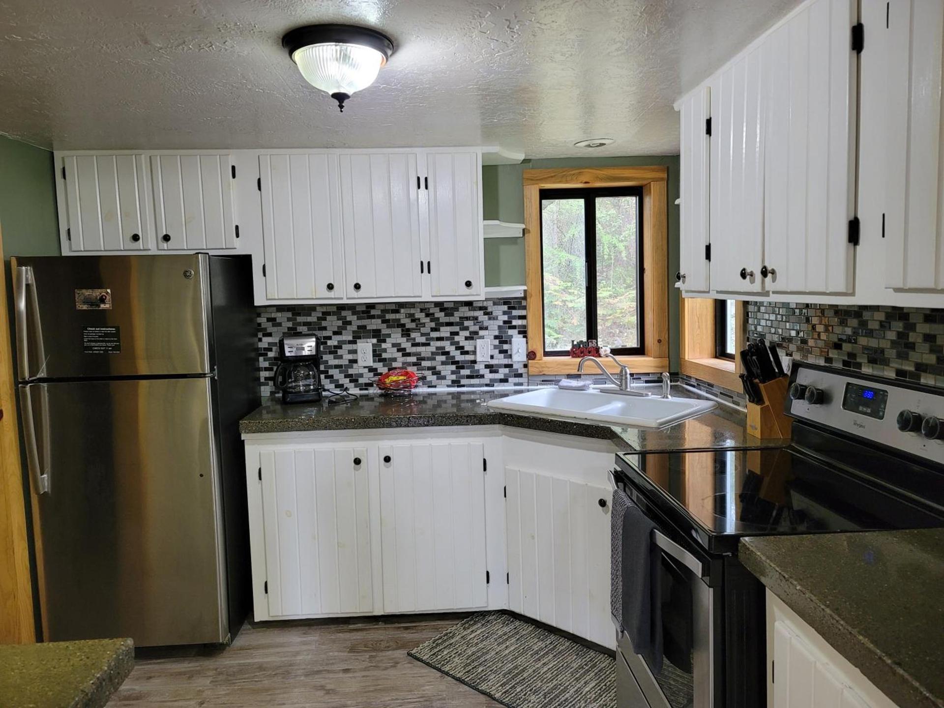 Riverfront Motel & Cabins photo 71