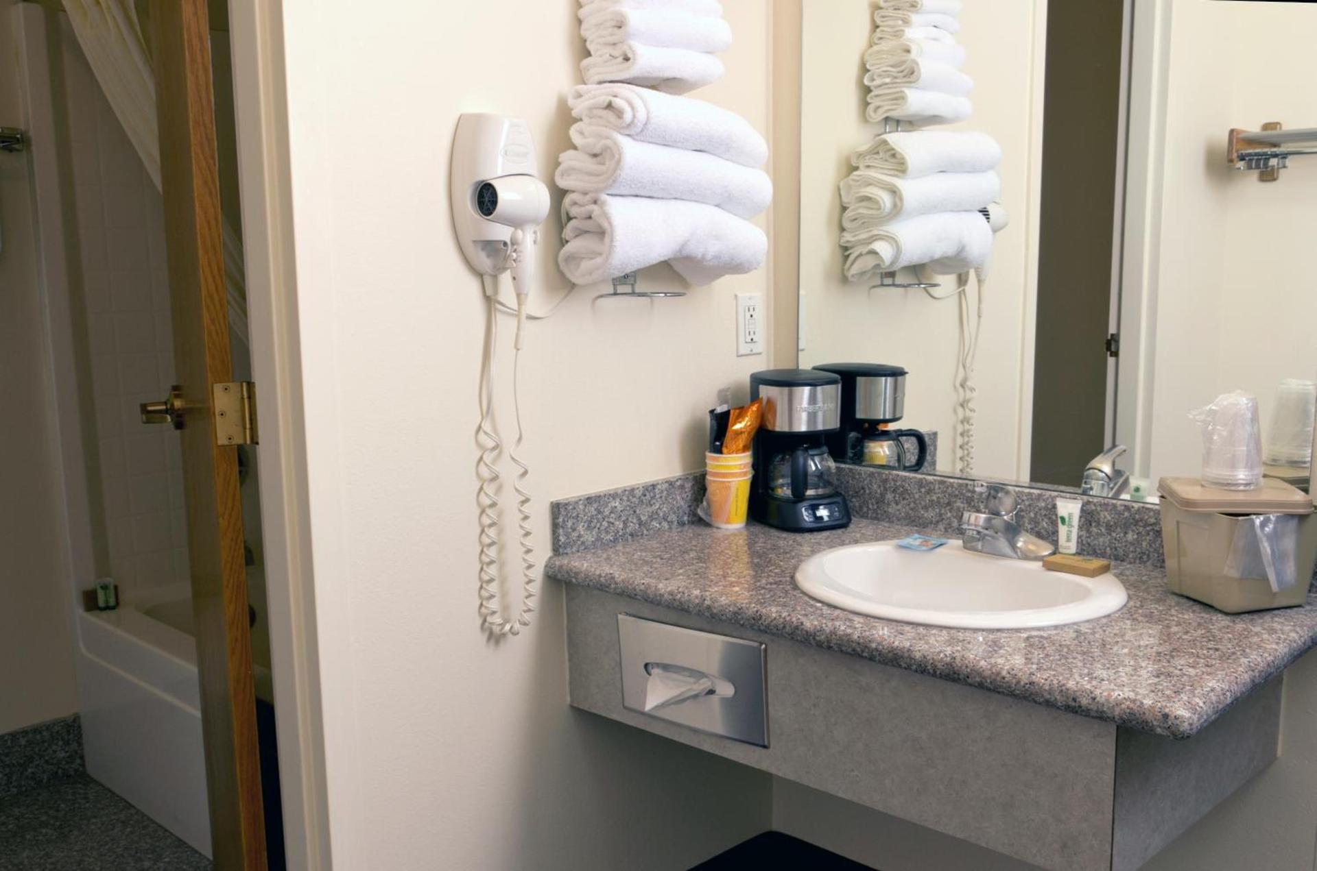 Cedars Inn photo 5
