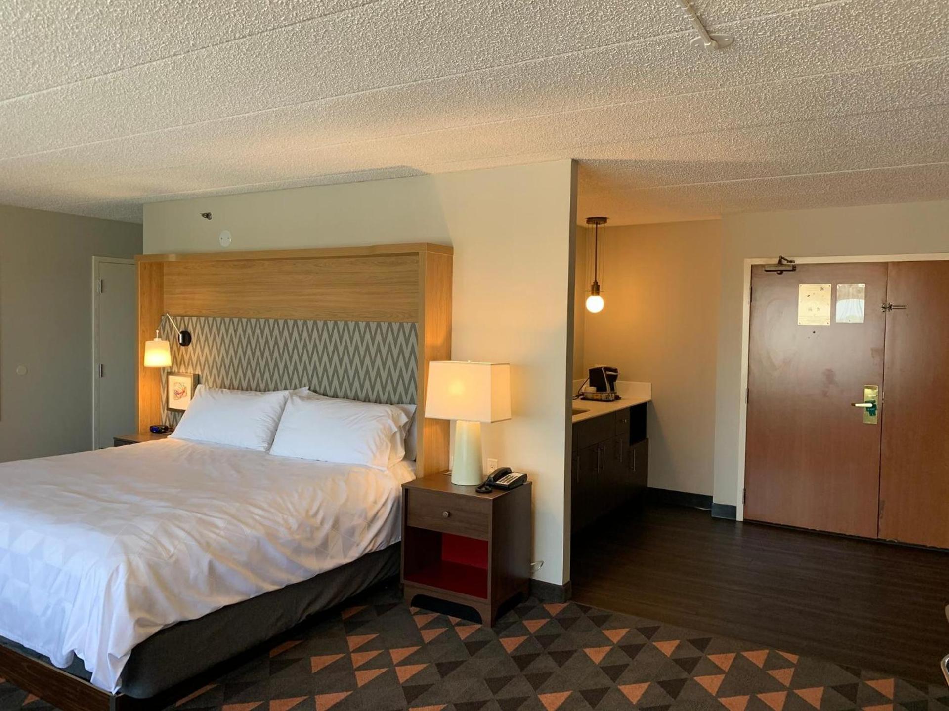 Holiday Inn Chicago Nw Crystal Lk Conv Ctr by IHG photo 41
