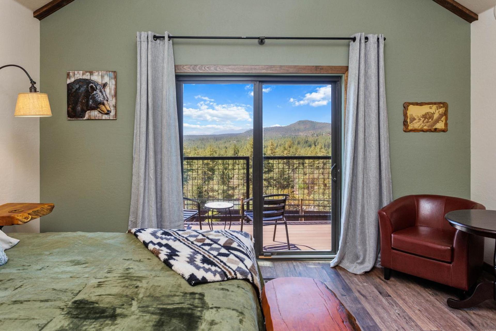 Lodge at 5600 photo 8