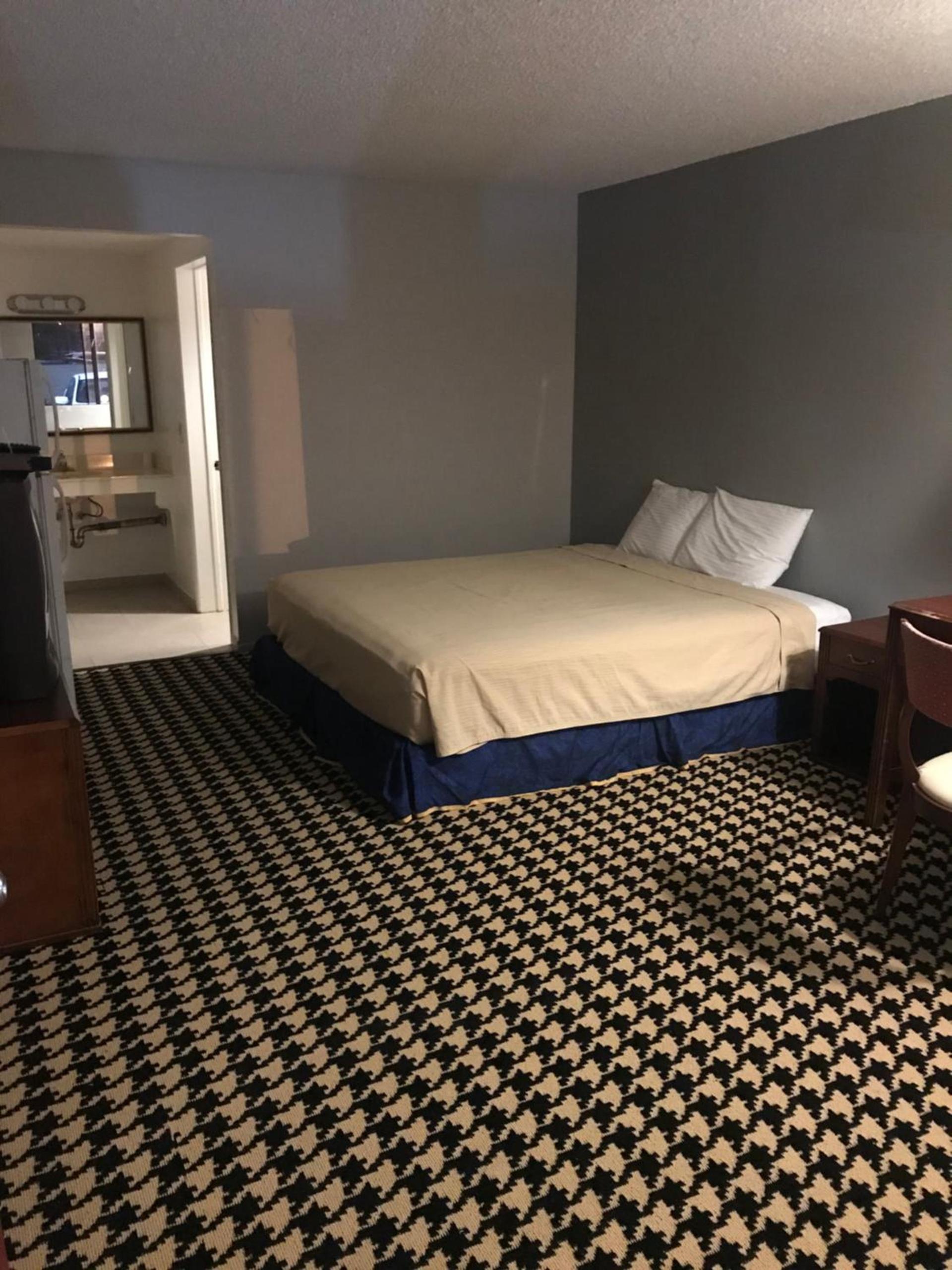 Eunice Plaza Motel photo 15