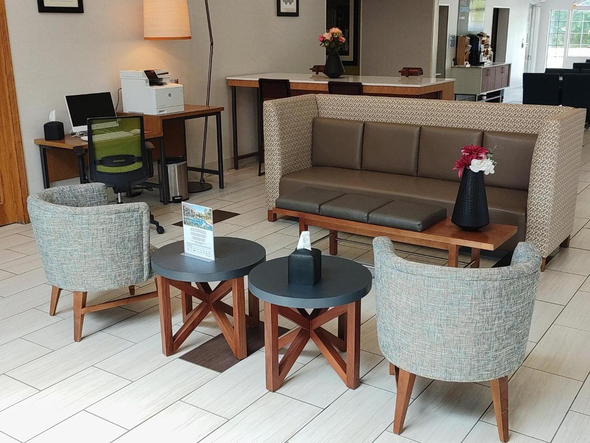 Holiday Inn Express Murrysville - Delmont by IHG photo 10