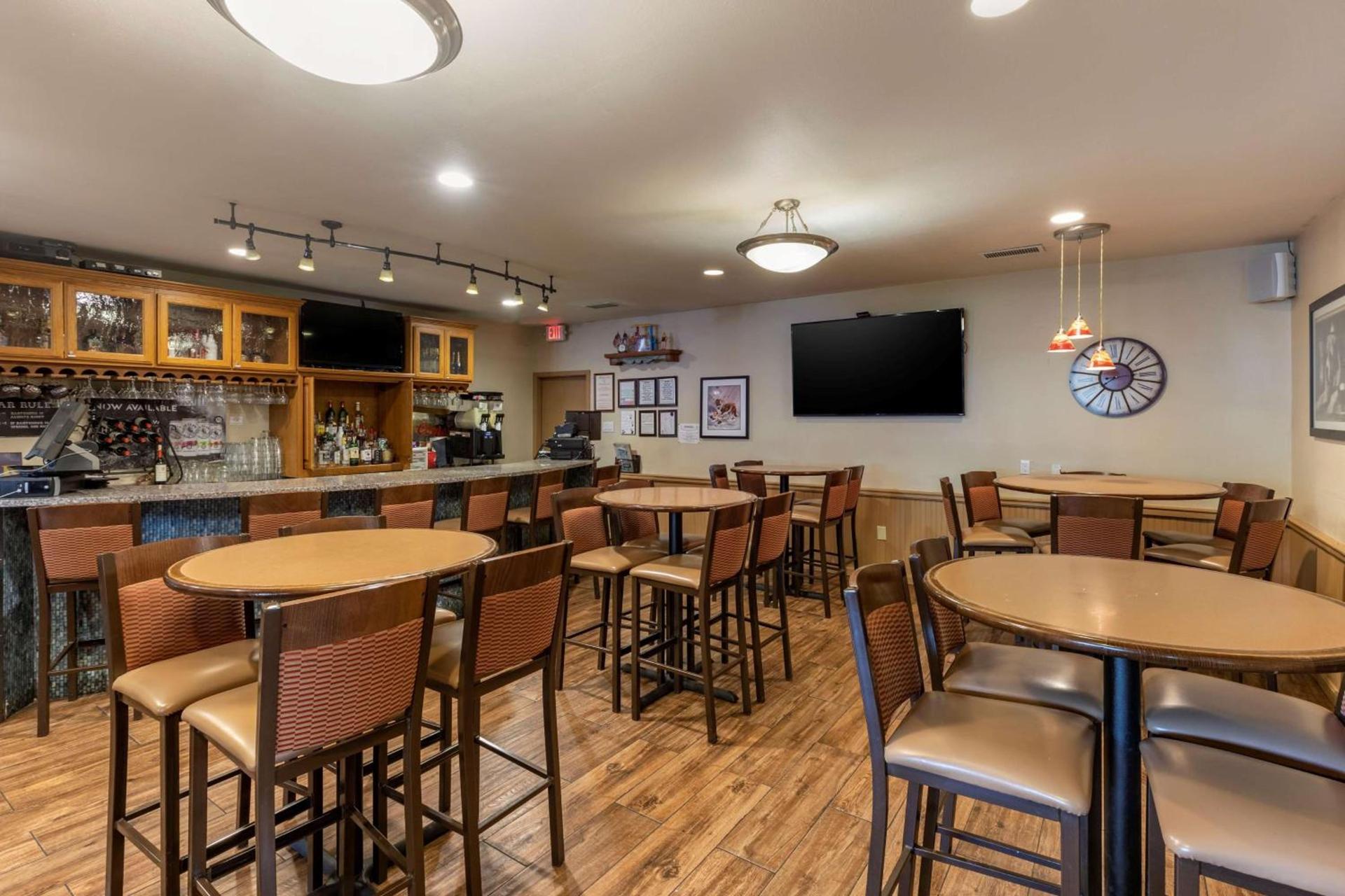 Best Western Swiss Clock Inn photo 25