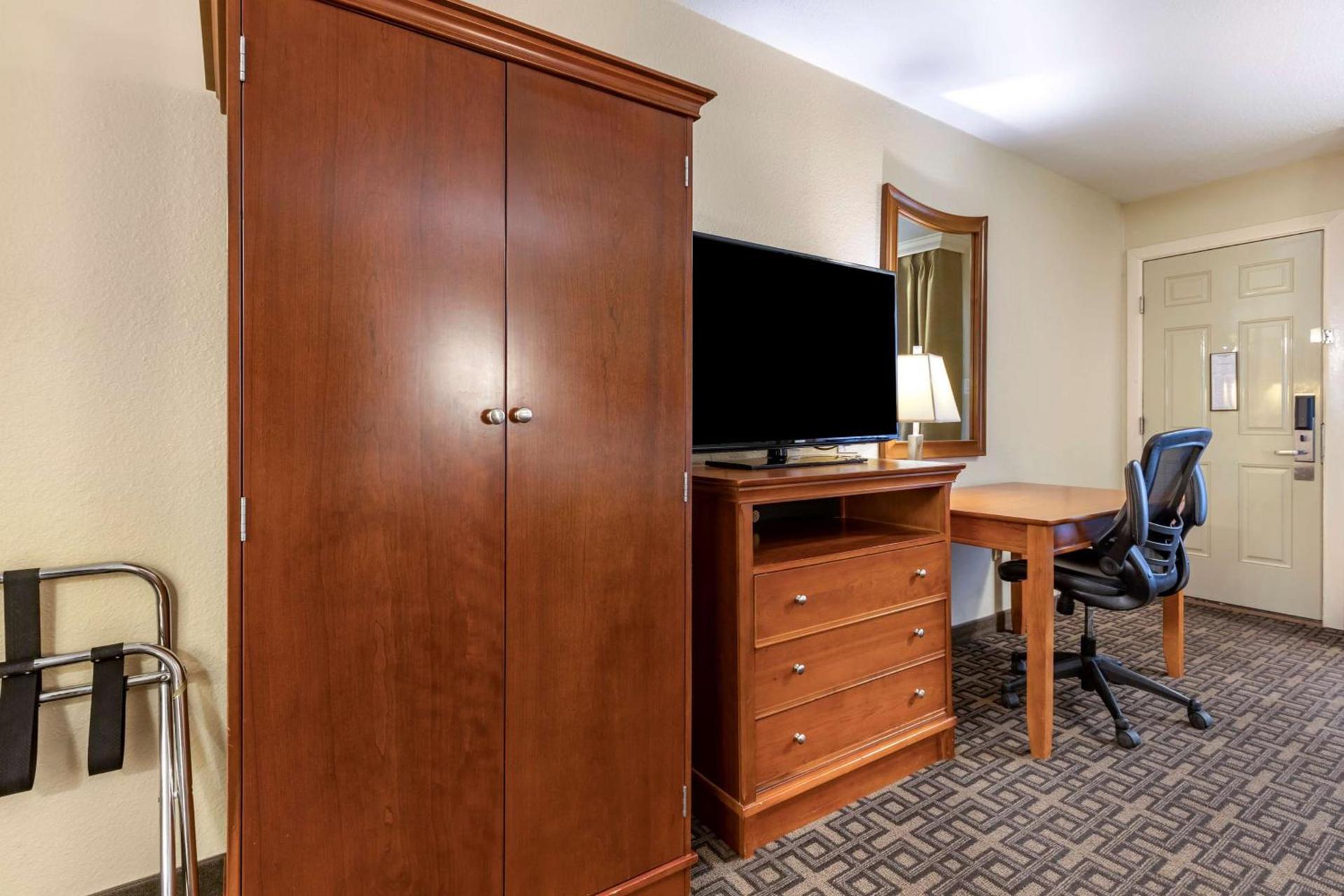 Best Western Swiss Clock Inn photo 17
