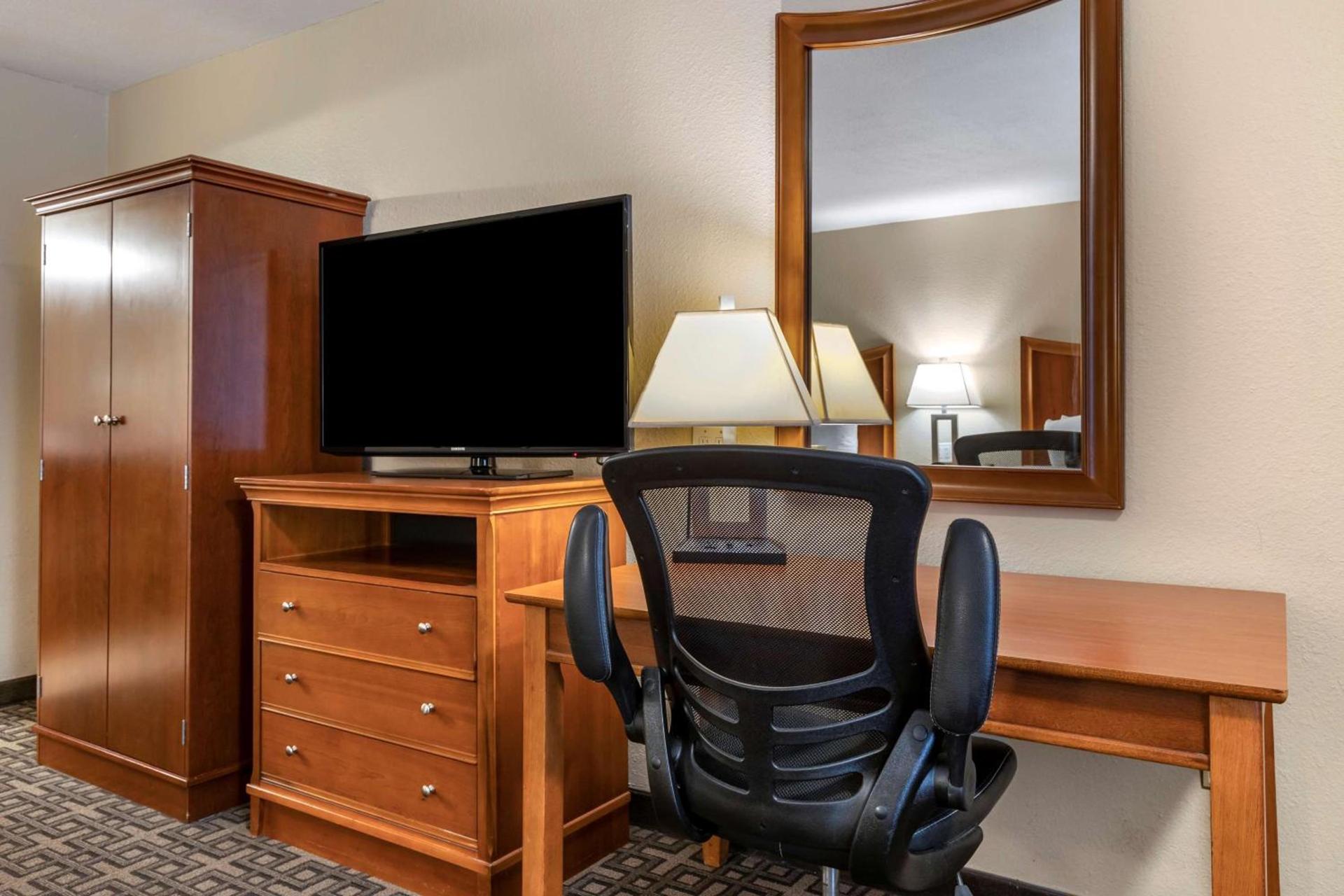 Best Western Swiss Clock Inn photo 16