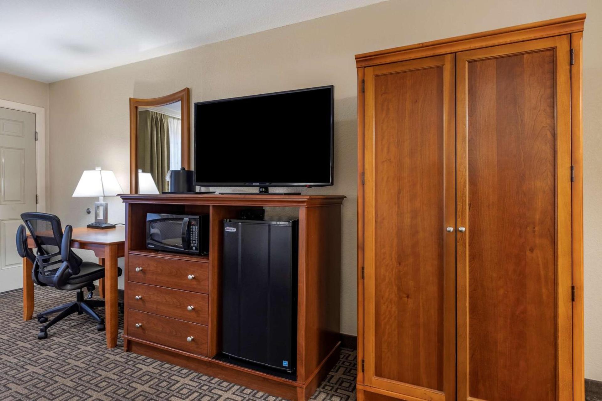 Best Western Swiss Clock Inn photo 15
