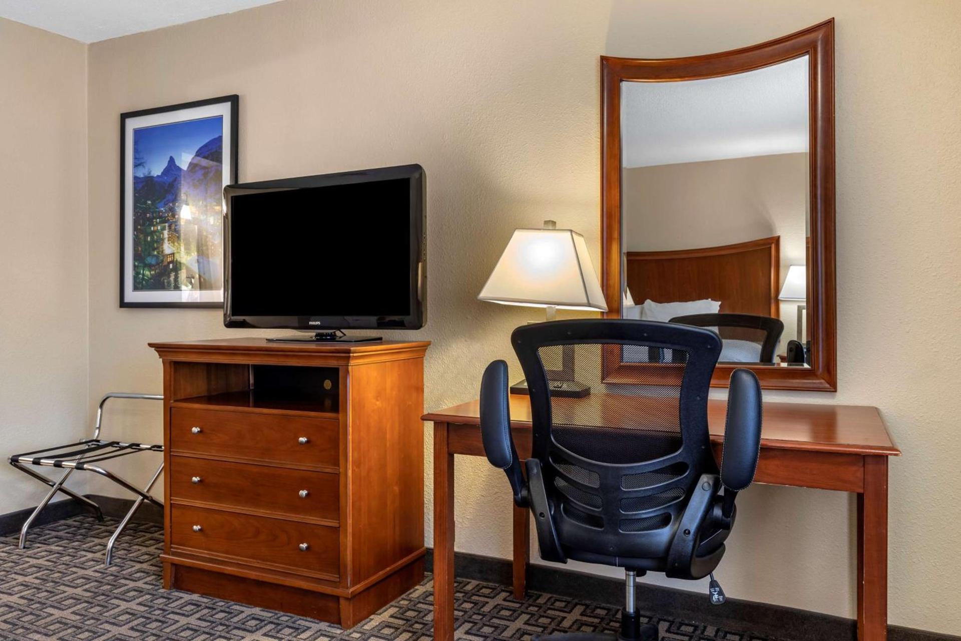Best Western Swiss Clock Inn photo 9