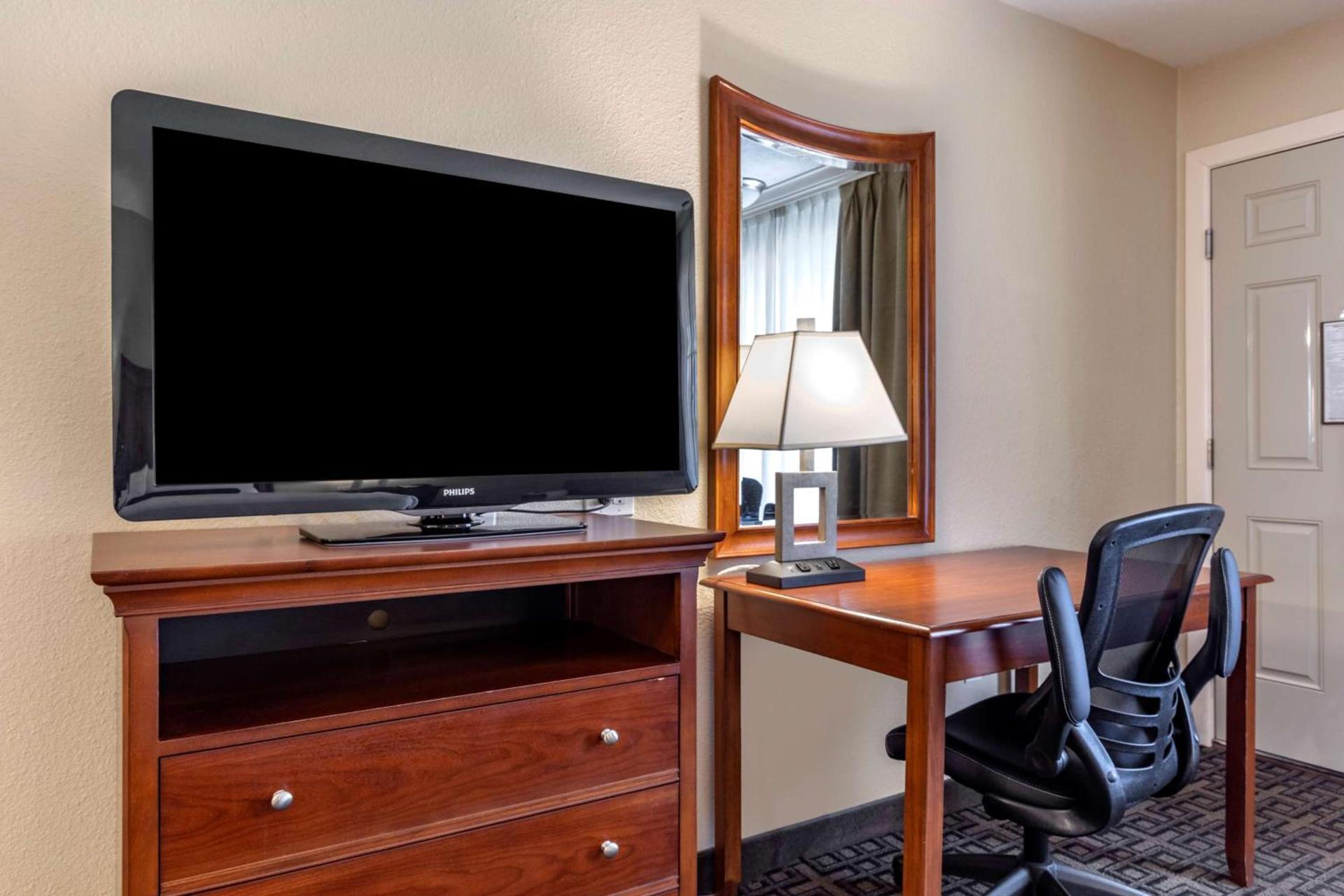 Best Western Swiss Clock Inn photo 12