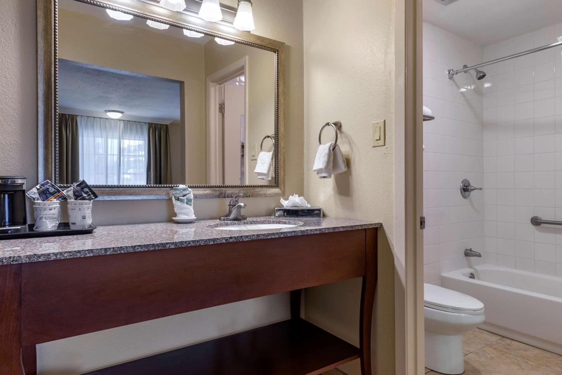 Best Western Swiss Clock Inn photo 18
