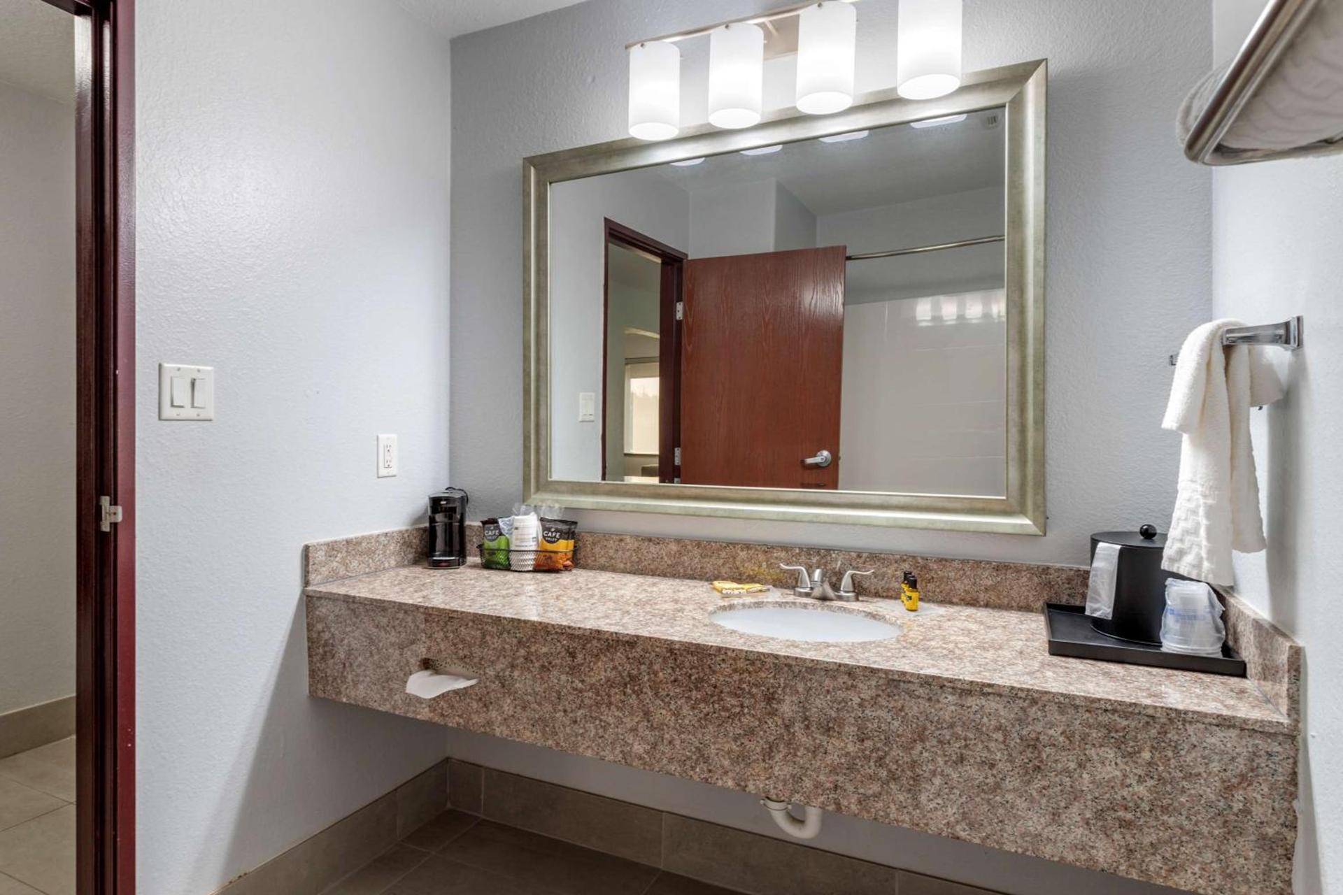 Best Western Plus Orange County photo 17