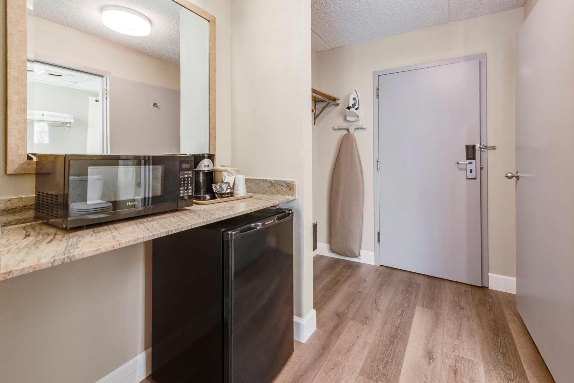 SureStay Plus Hotel by Best Western McGuire AFB Jackson photo 17