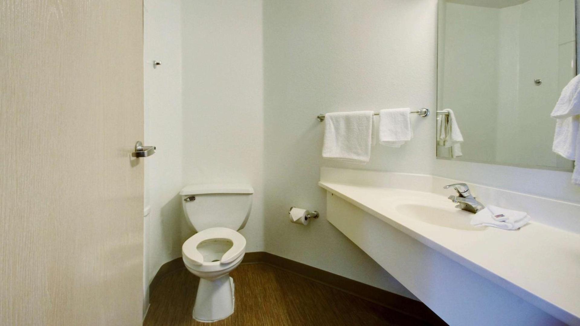 Motel 6 Lehi, UT - Thanksgiving Point photo 12