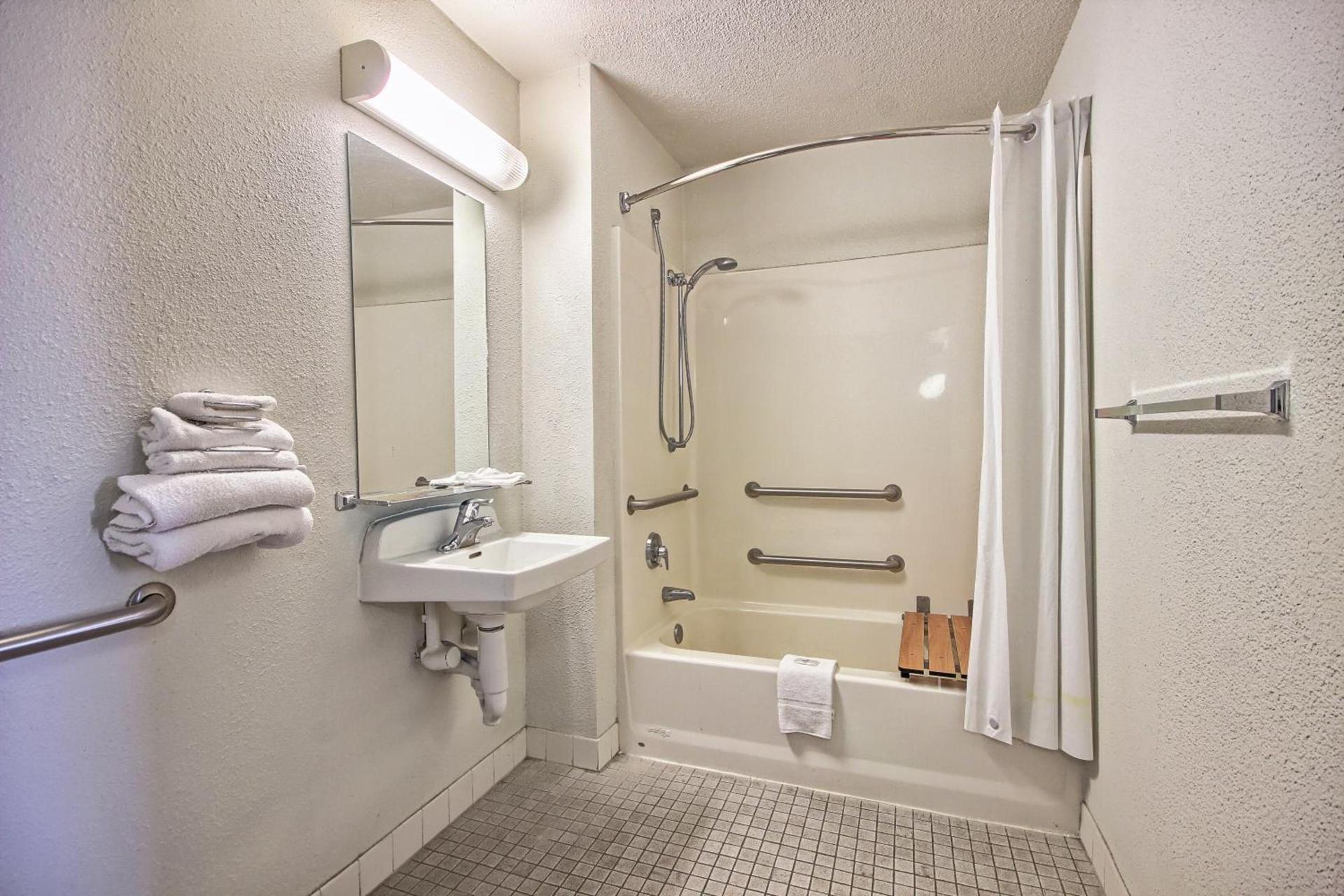 Motel 6-Porterville, CA photo 34