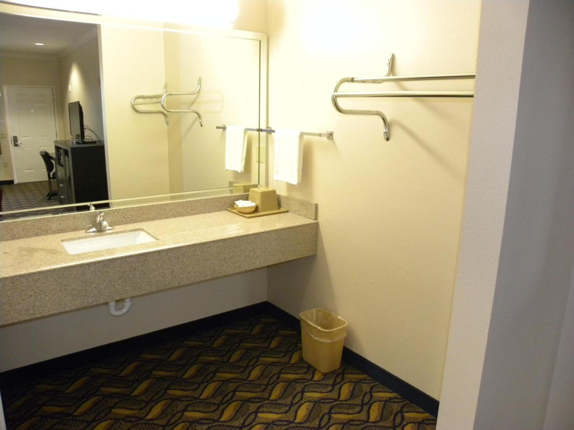 Palace Inn Kingwood photo 6
