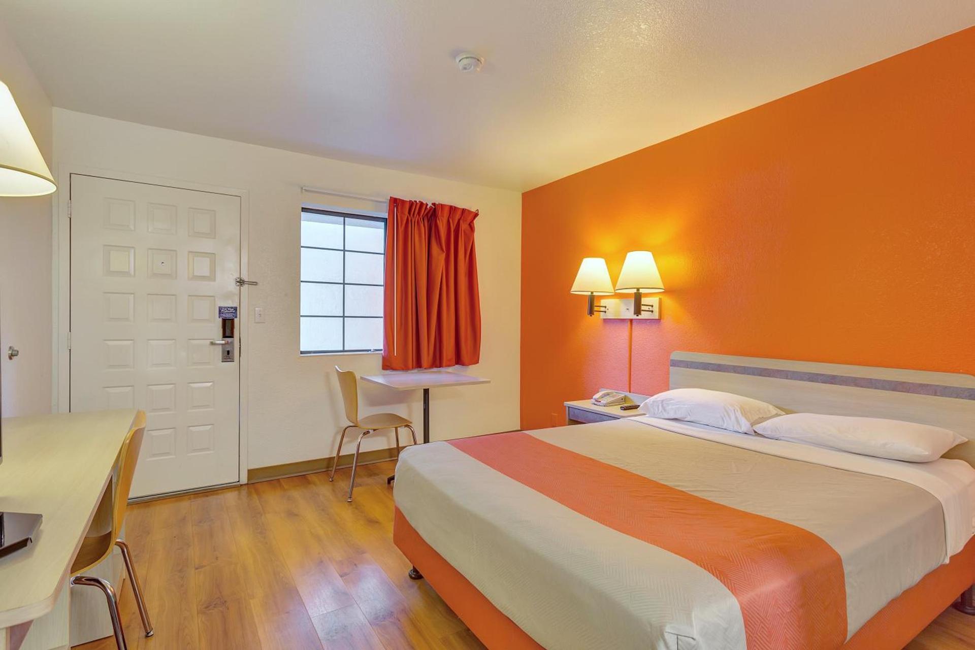 Super 8 by Wyndham Santa Rosa North photo 6