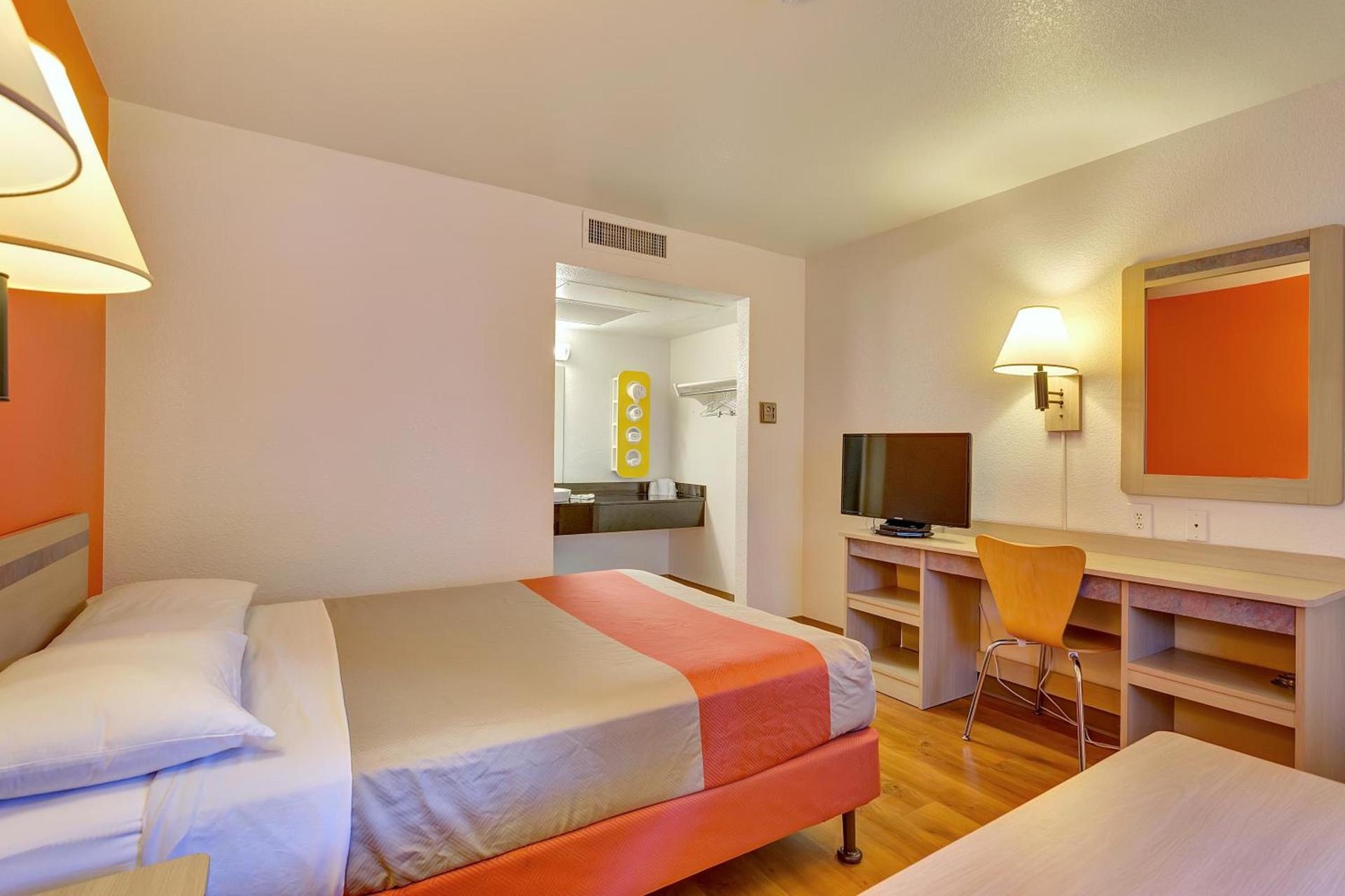 Super 8 by Wyndham Santa Rosa North photo 15