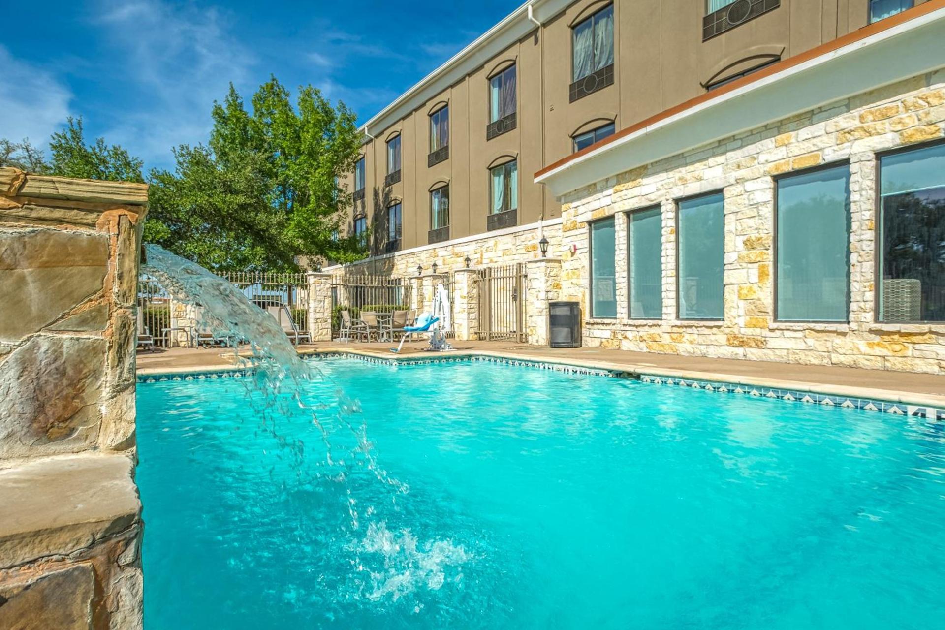 Holiday Inn Express and Suites Beeville by IHG photo 48