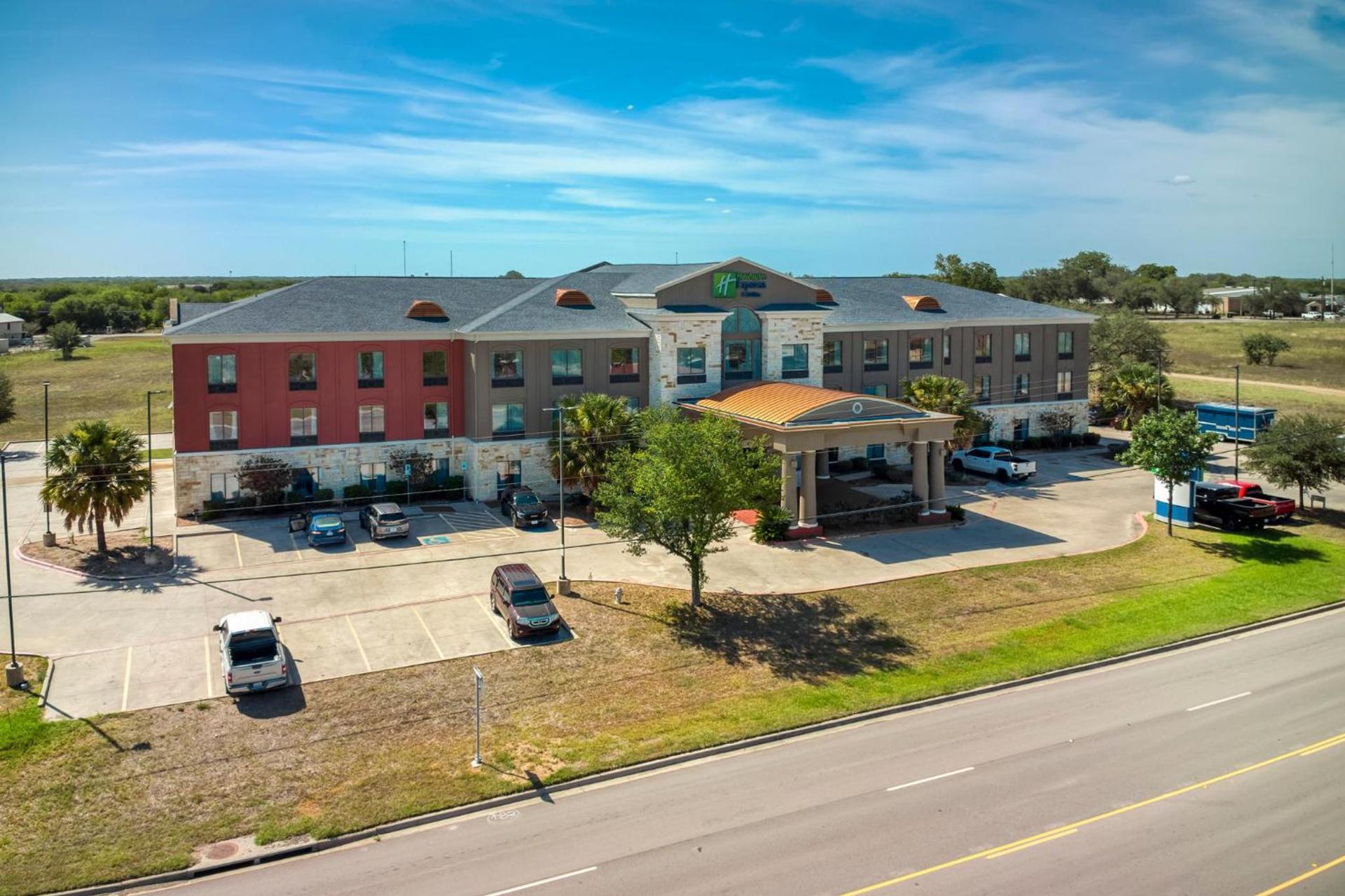 Holiday Inn Express and Suites Beeville by IHG photo 28