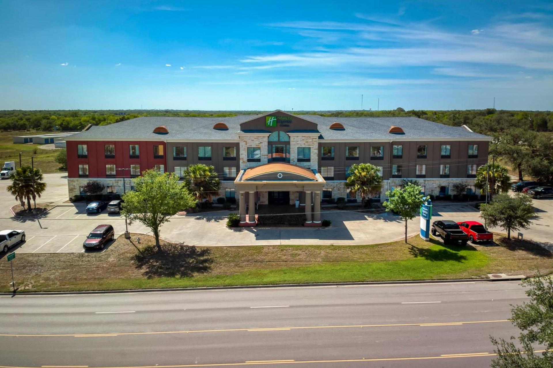 Holiday Inn Express and Suites Beeville by IHG photo 29