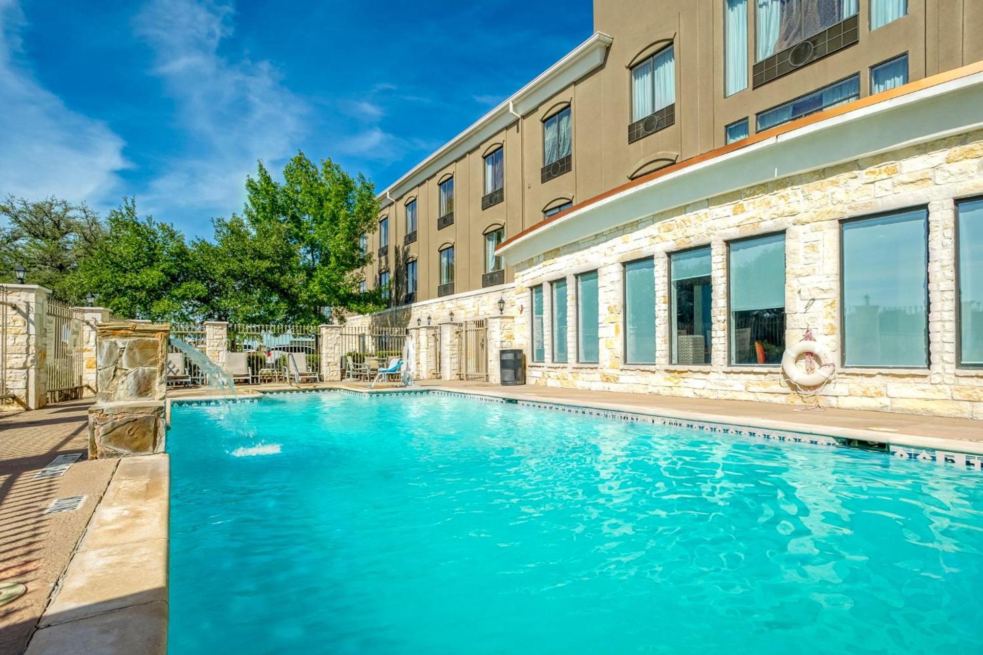 Holiday Inn Express and Suites Beeville by IHG photo 51