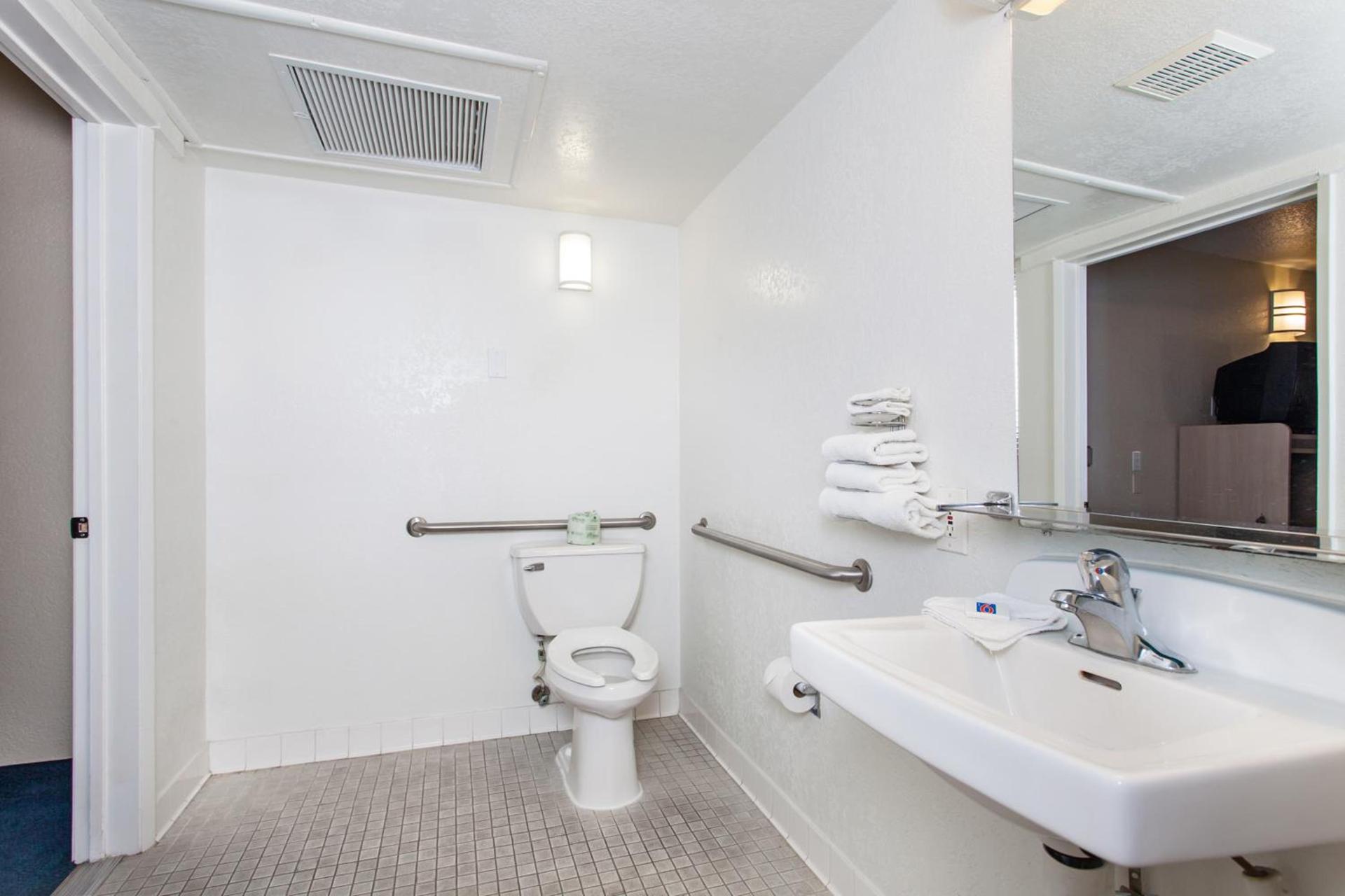 Park Inn by Radisson, Turlock photo 21