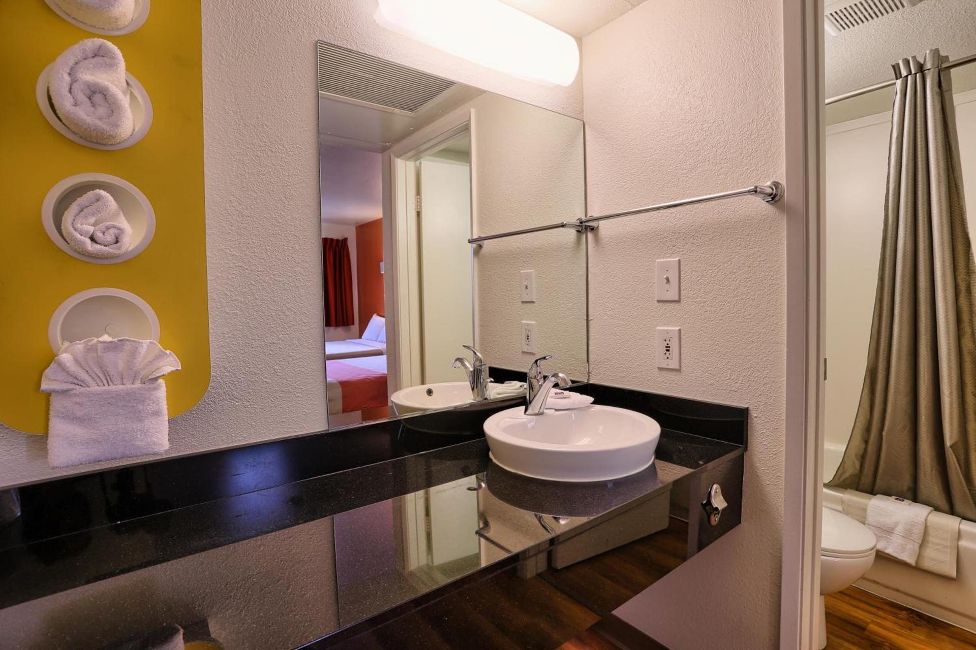 Super 8 by Wyndham Petaluma photo 20