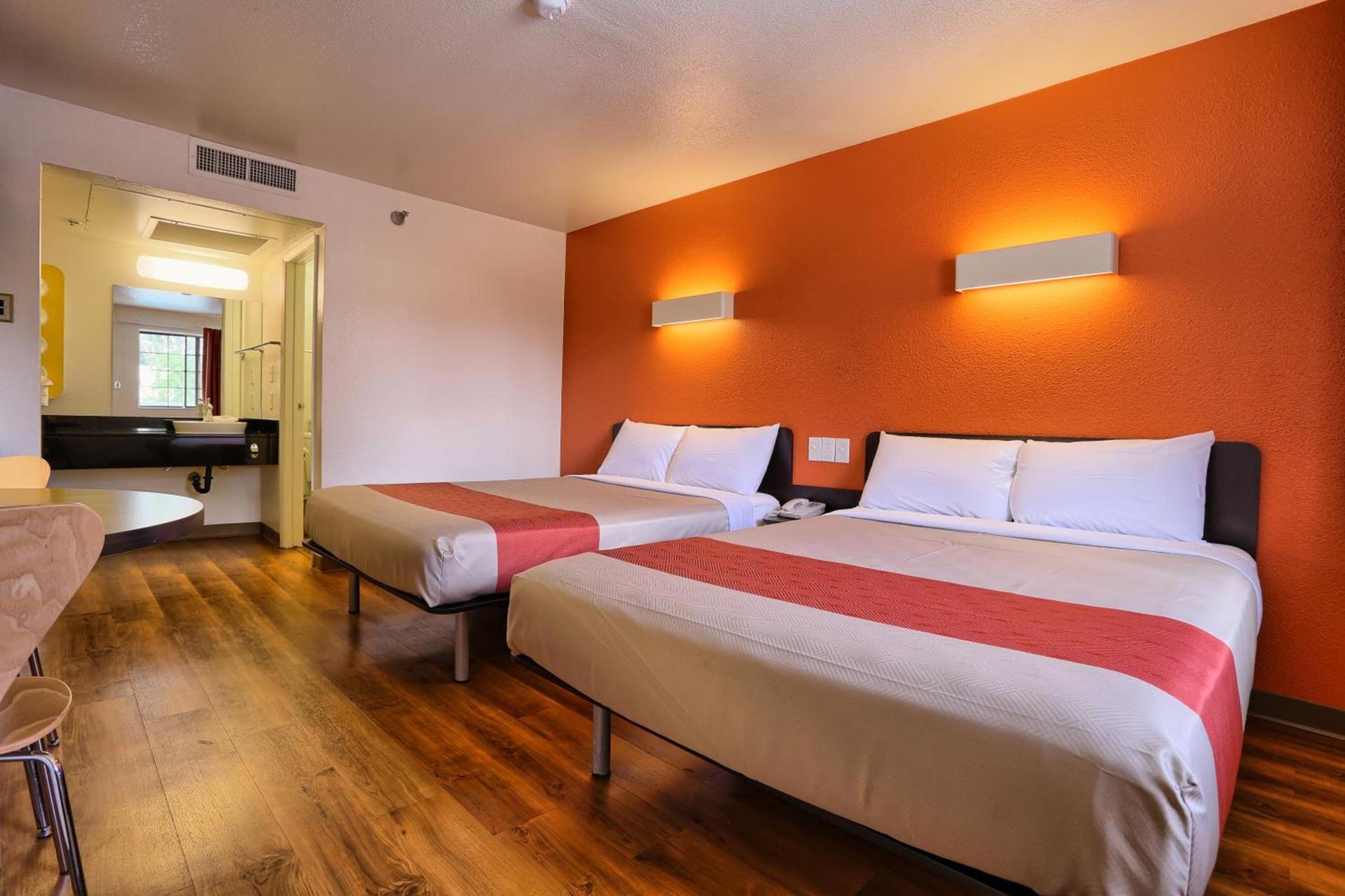 Super 8 by Wyndham Petaluma photo 5