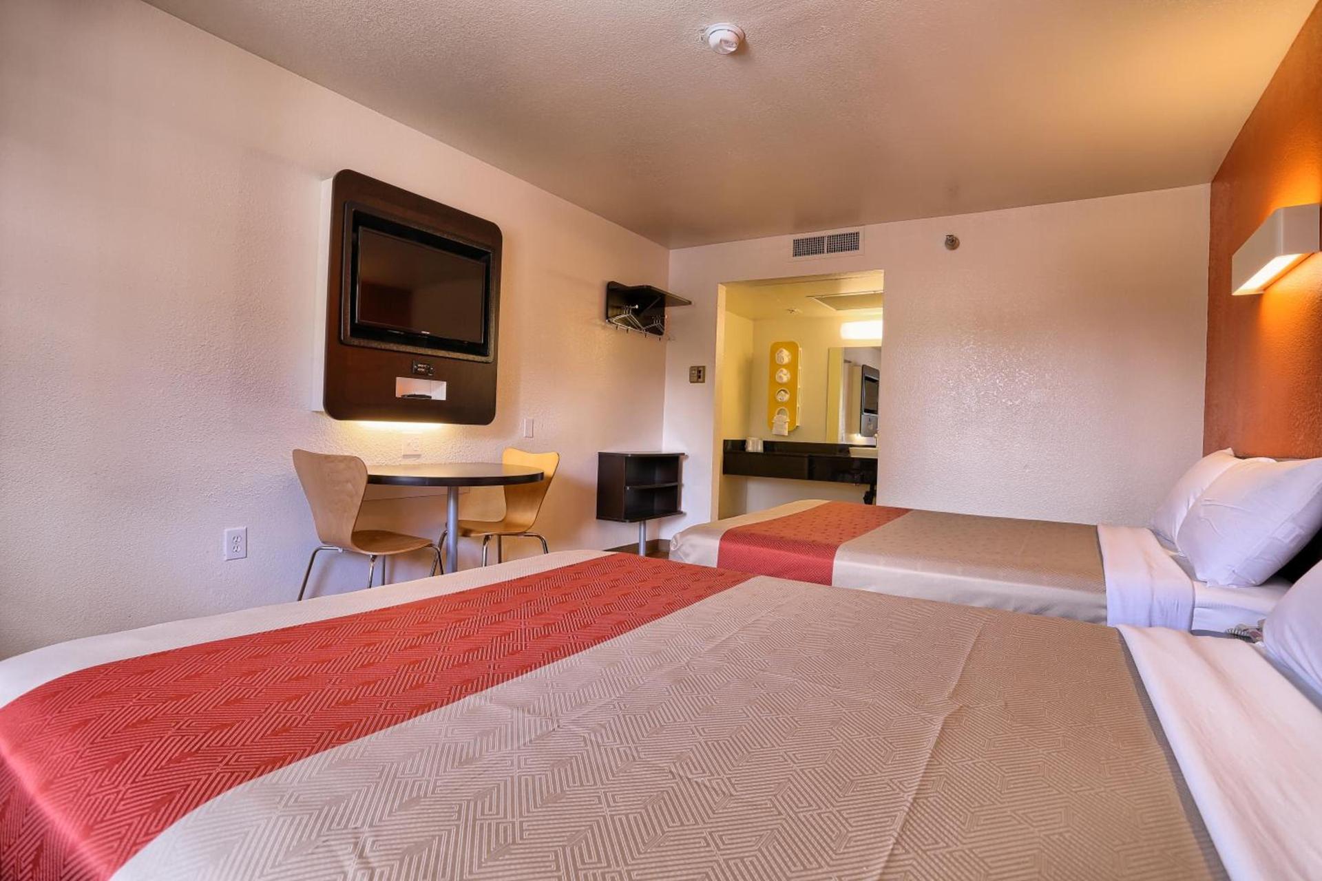Super 8 by Wyndham Petaluma photo 16