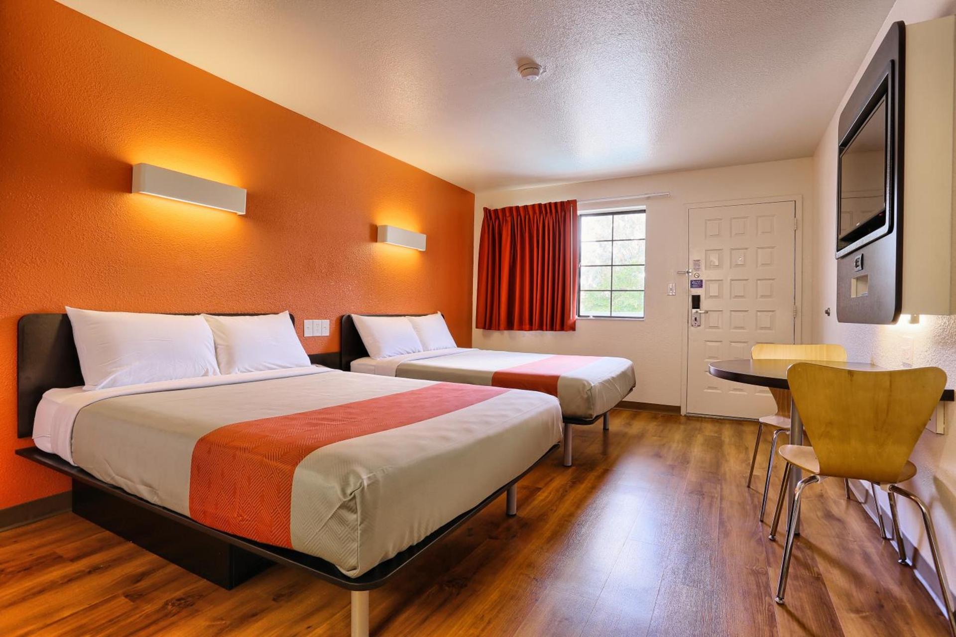Super 8 by Wyndham Petaluma photo 10