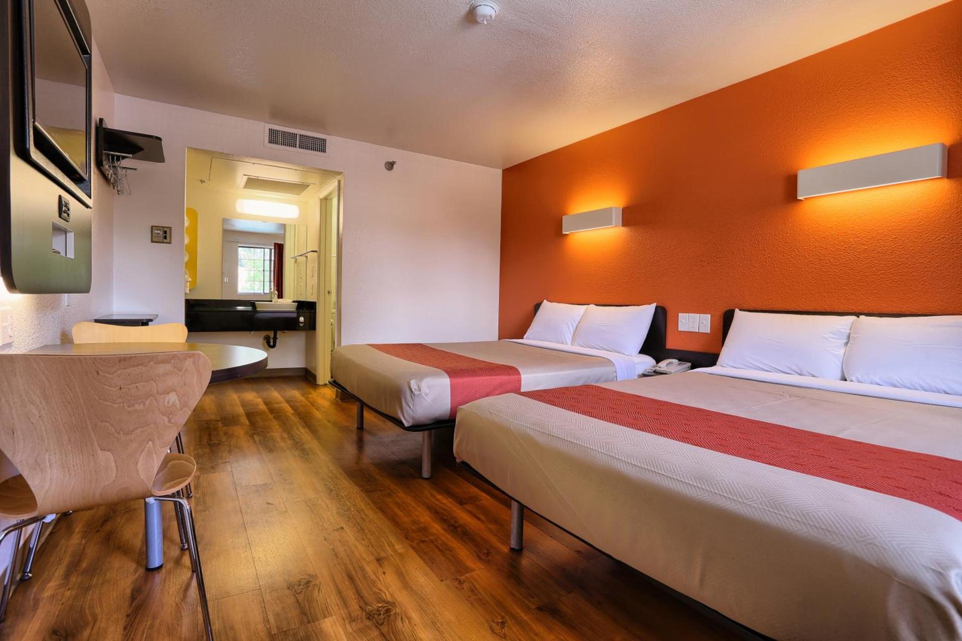 Super 8 by Wyndham Petaluma photo 3