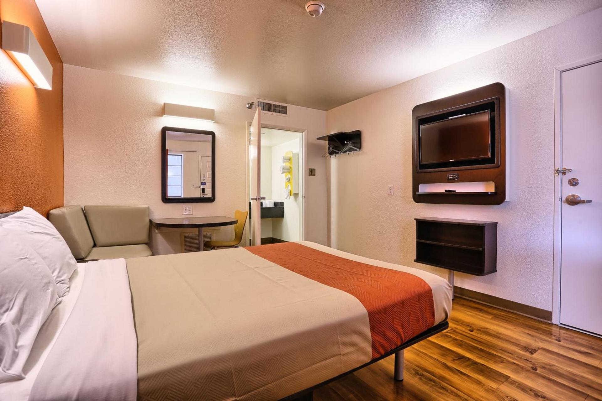 Super 8 by Wyndham Petaluma photo 15