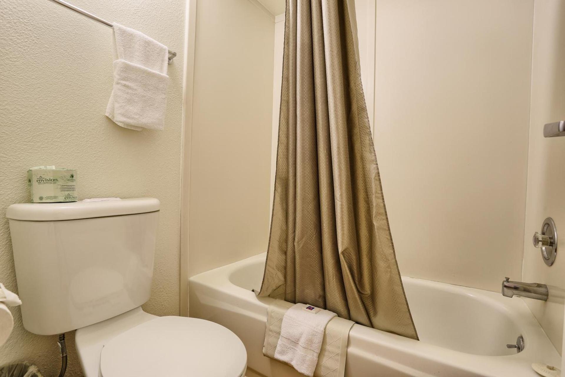 Super 8 by Wyndham Petaluma photo 14
