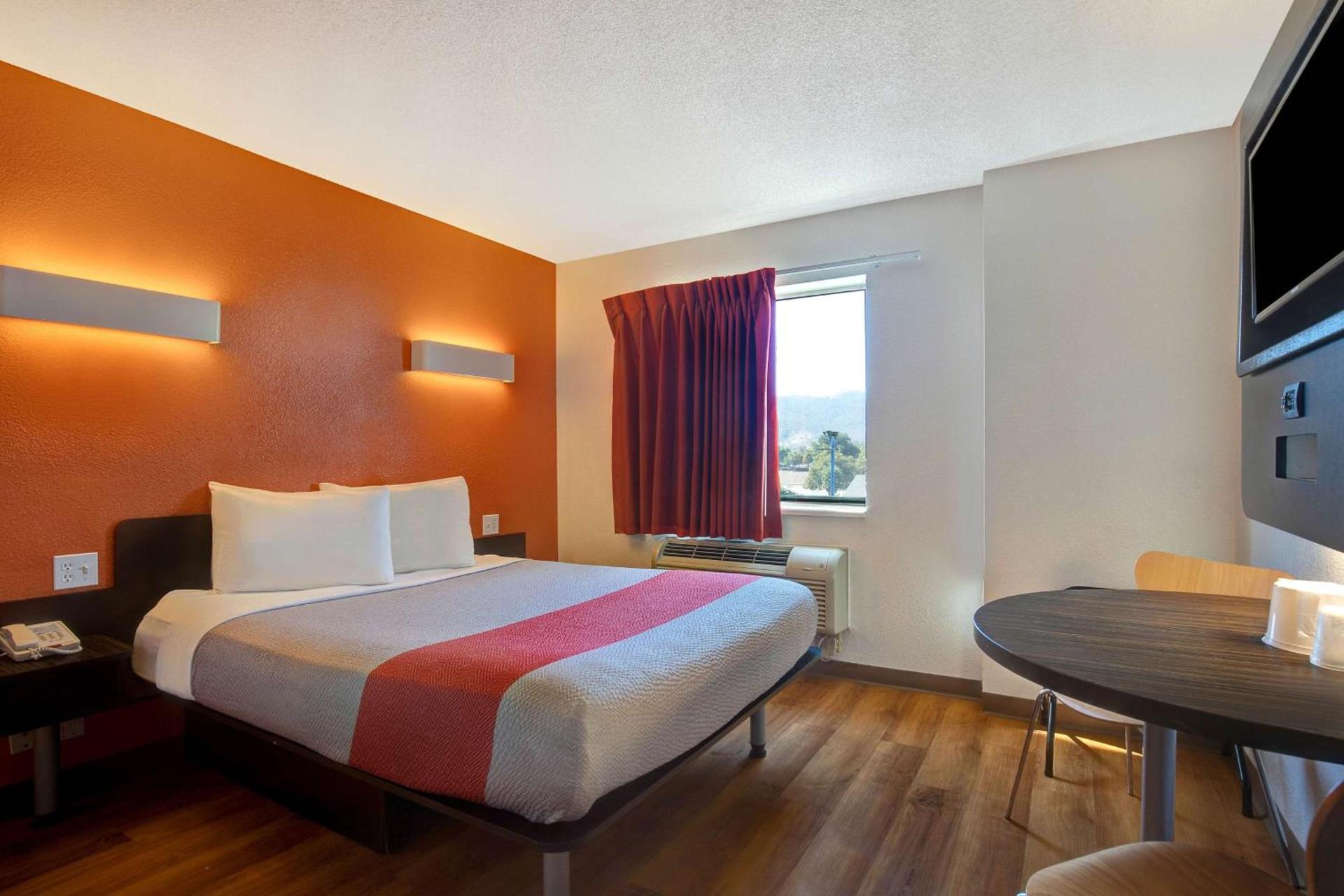 Motel 6-Gilroy, CA photo 9