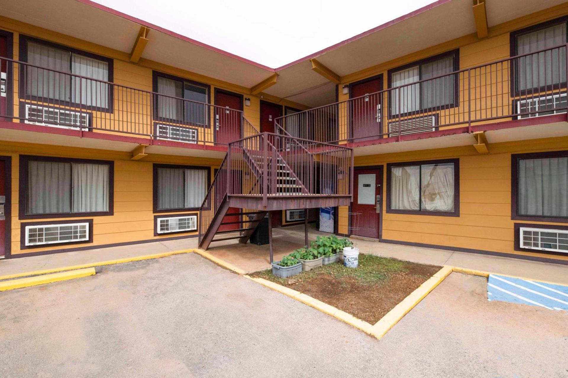 Oyo Hotel Odessa TX, East Business 20 photo 5