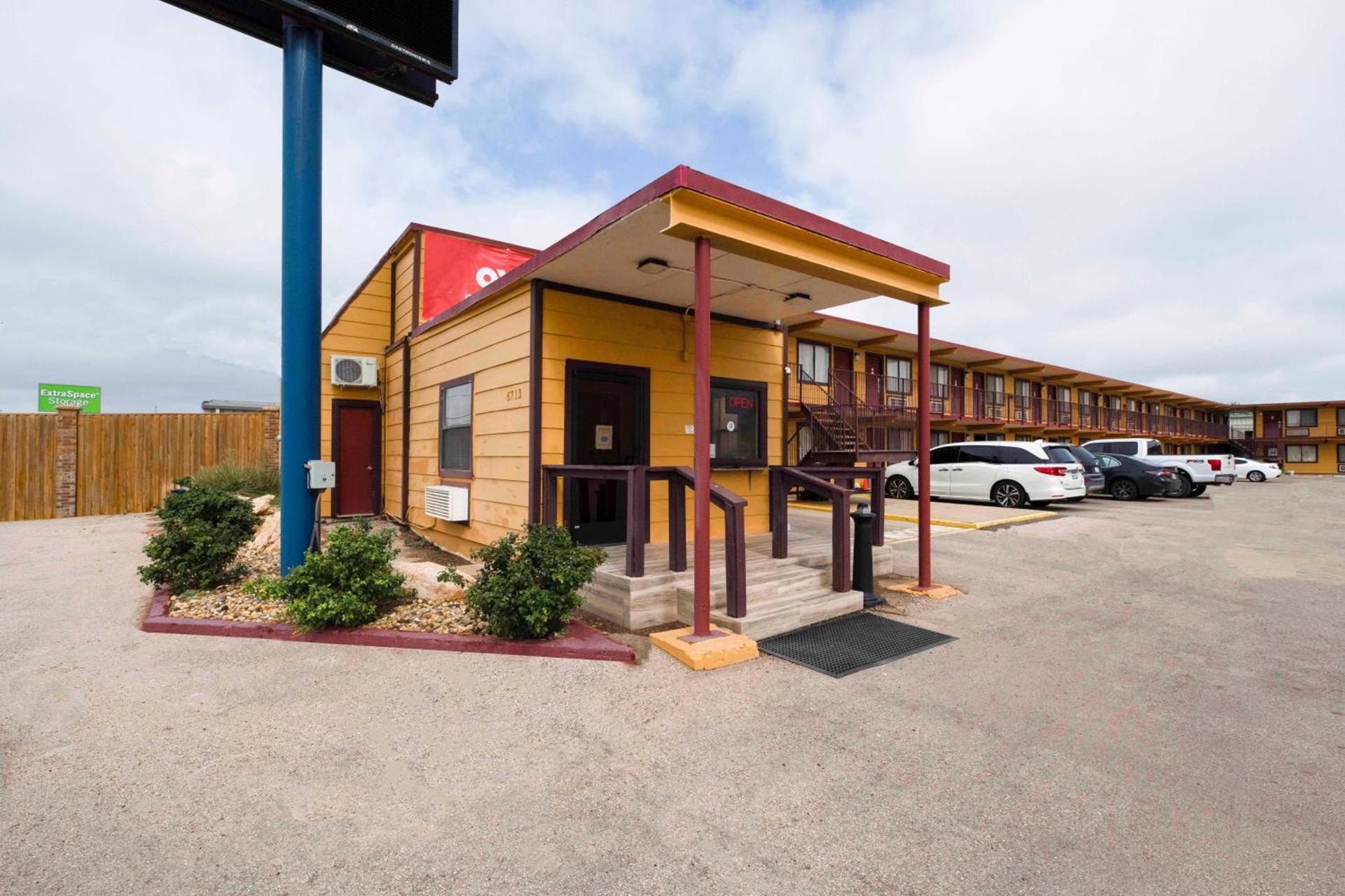 Oyo Hotel Odessa TX, East Business 20 photo 1