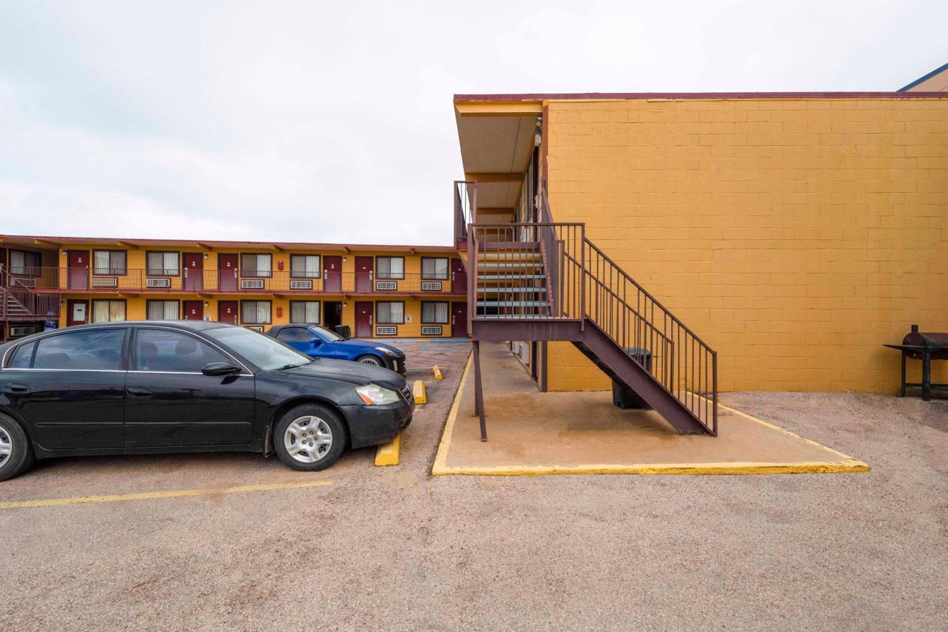 Oyo Hotel Odessa TX, East Business 20 photo 6