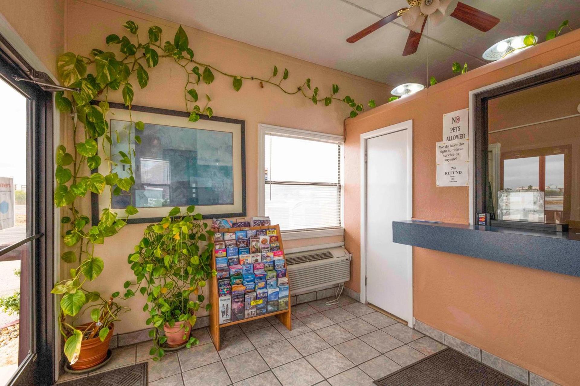 Oyo Hotel Odessa TX, East Business 20 photo 14