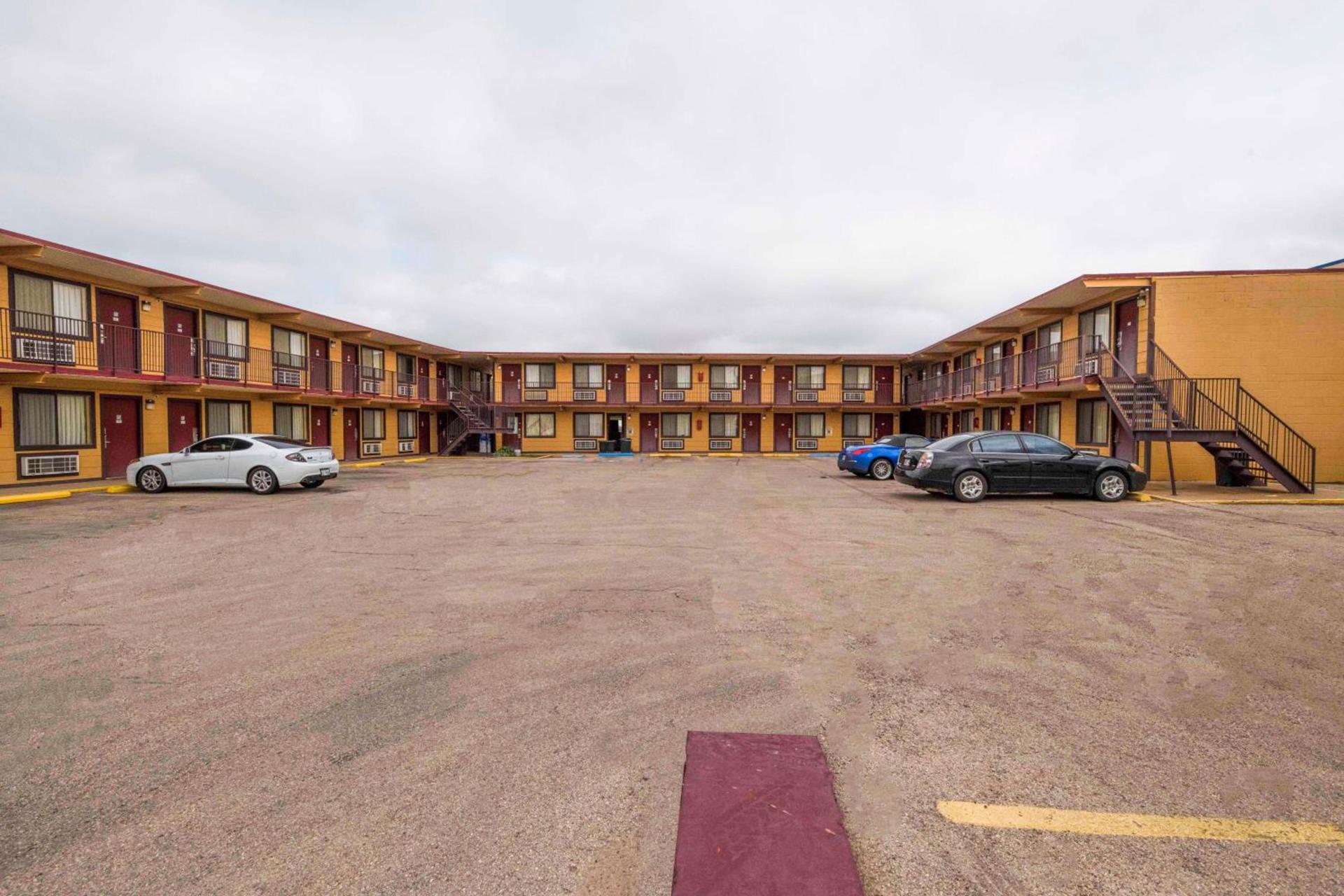 Oyo Hotel Odessa TX, East Business 20 photo 24