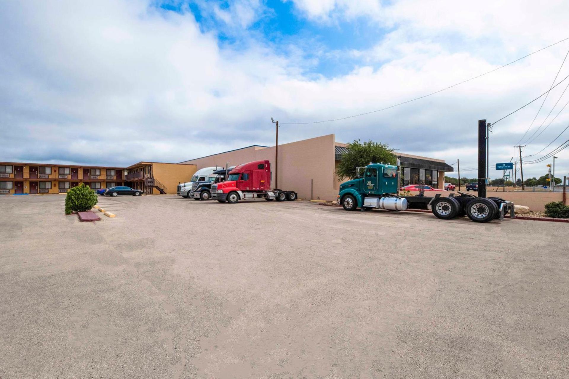 Oyo Hotel Odessa TX, East Business 20 photo 19