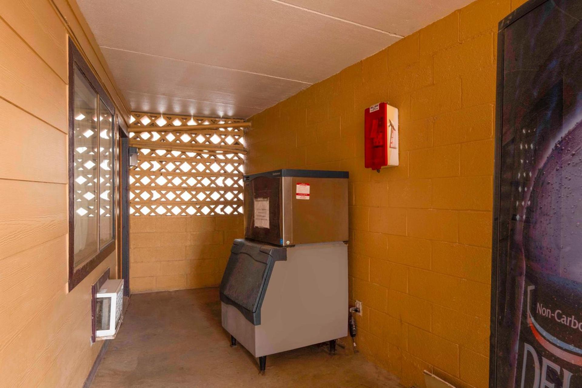 Oyo Hotel Odessa TX, East Business 20 photo 17
