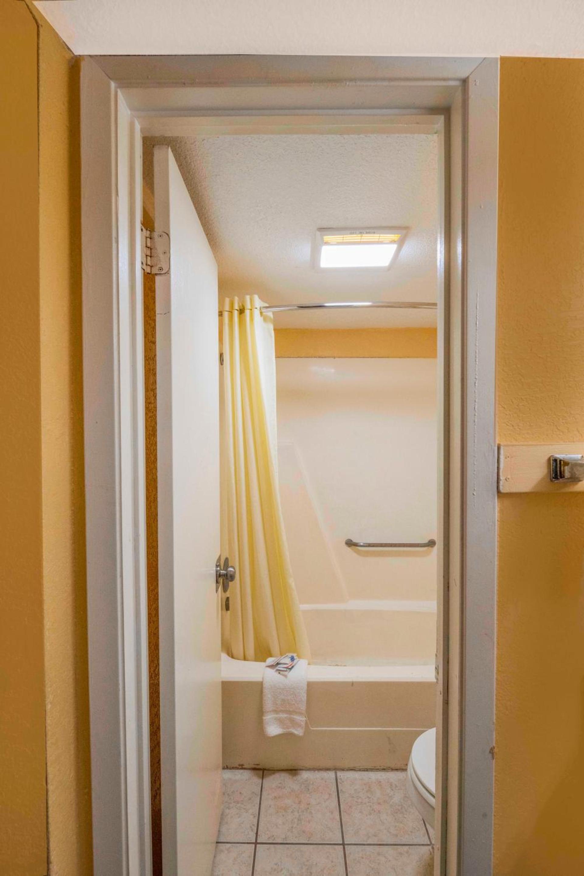Oyo Hotel Odessa TX, East Business 20 photo 30
